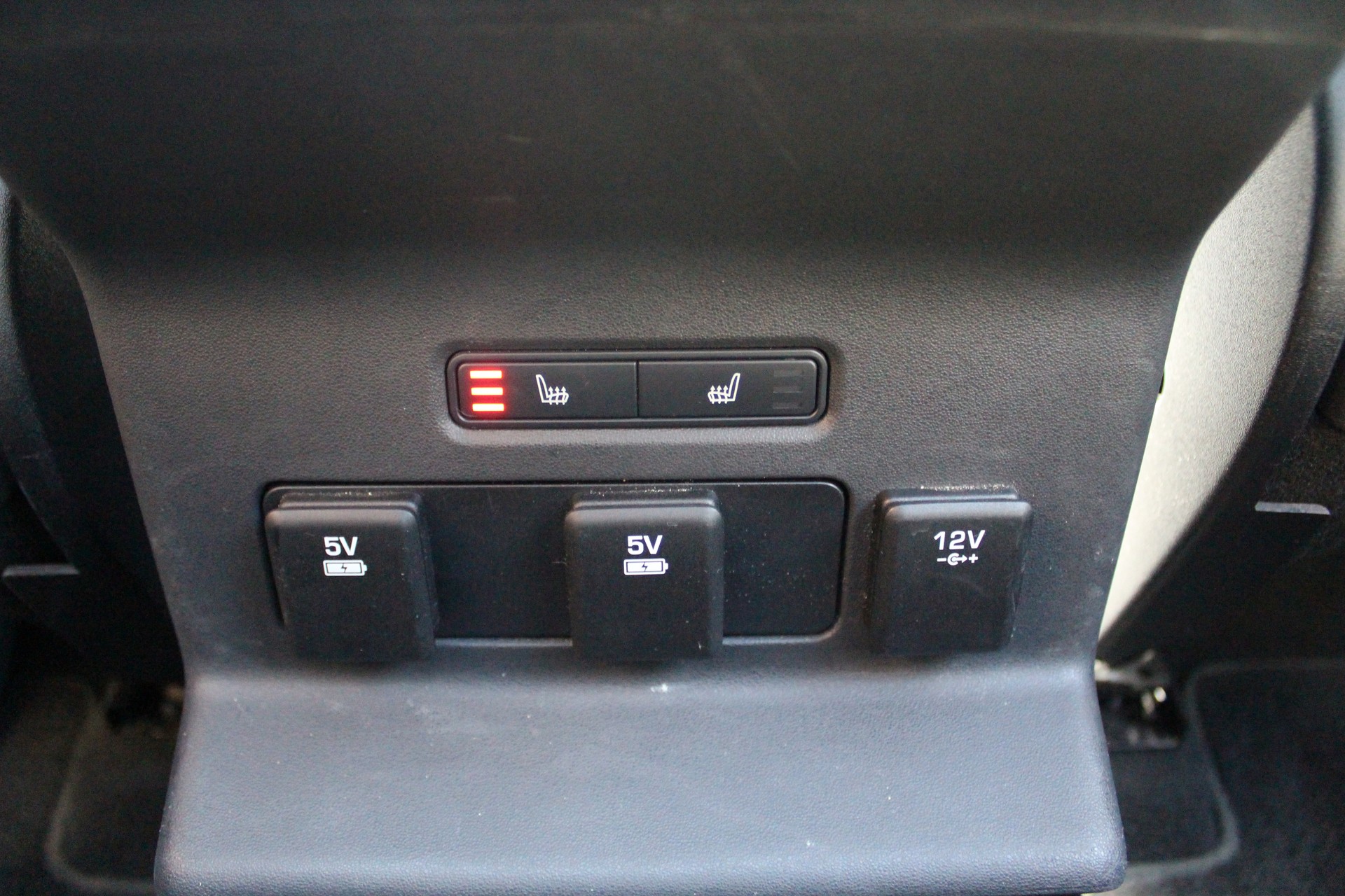 LAND ROVER Range Rover Velar D 300 First Edition Automatic - "Toit Ouvrant * Son Meridian * 8 Roues * Sièges Electriques avec Mémoire"-image-18