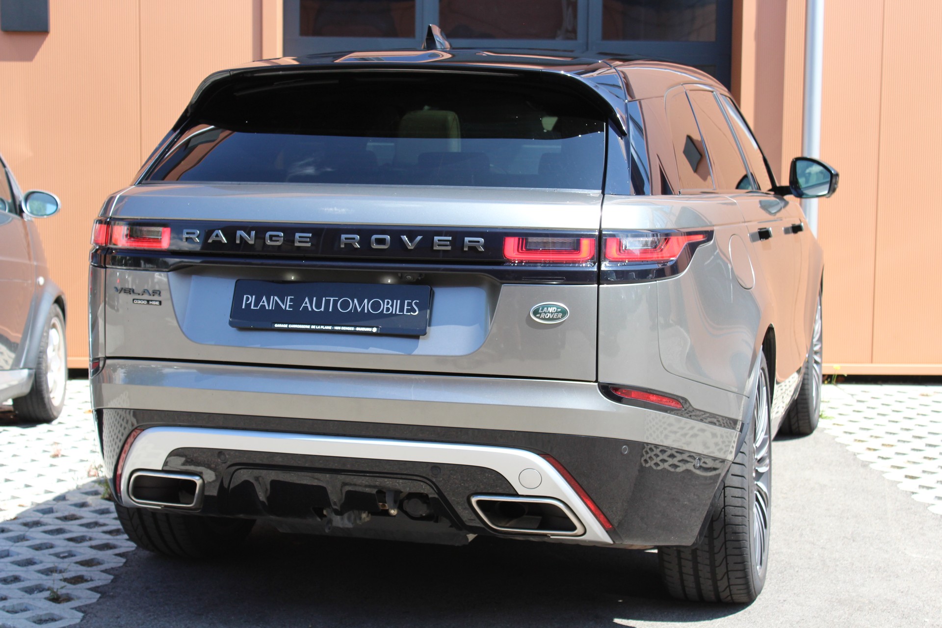 LAND ROVER Range Rover Velar D 300 First Edition Automatic - "Toit Ouvrant * Son Meridian * 8 Roues * Sièges Electriques avec Mémoire"-image-6