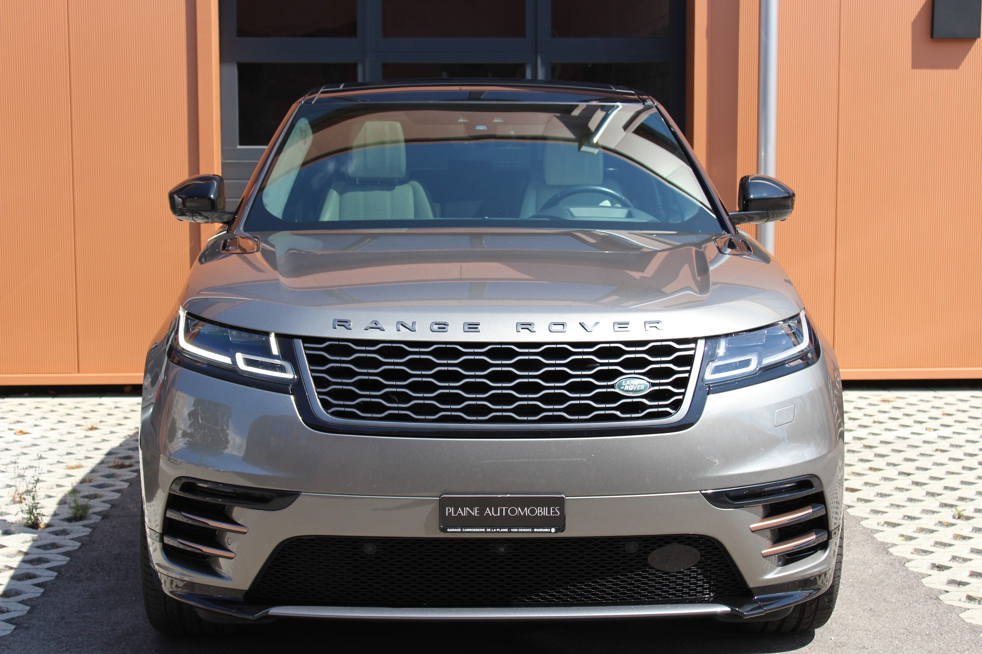 LAND ROVER Range Rover Velar D 300 First Edition Automatic - "Toit Ouvrant * Son Meridian * 8 Roues * Sièges Electriques avec Mémoire"-showroom-element-3