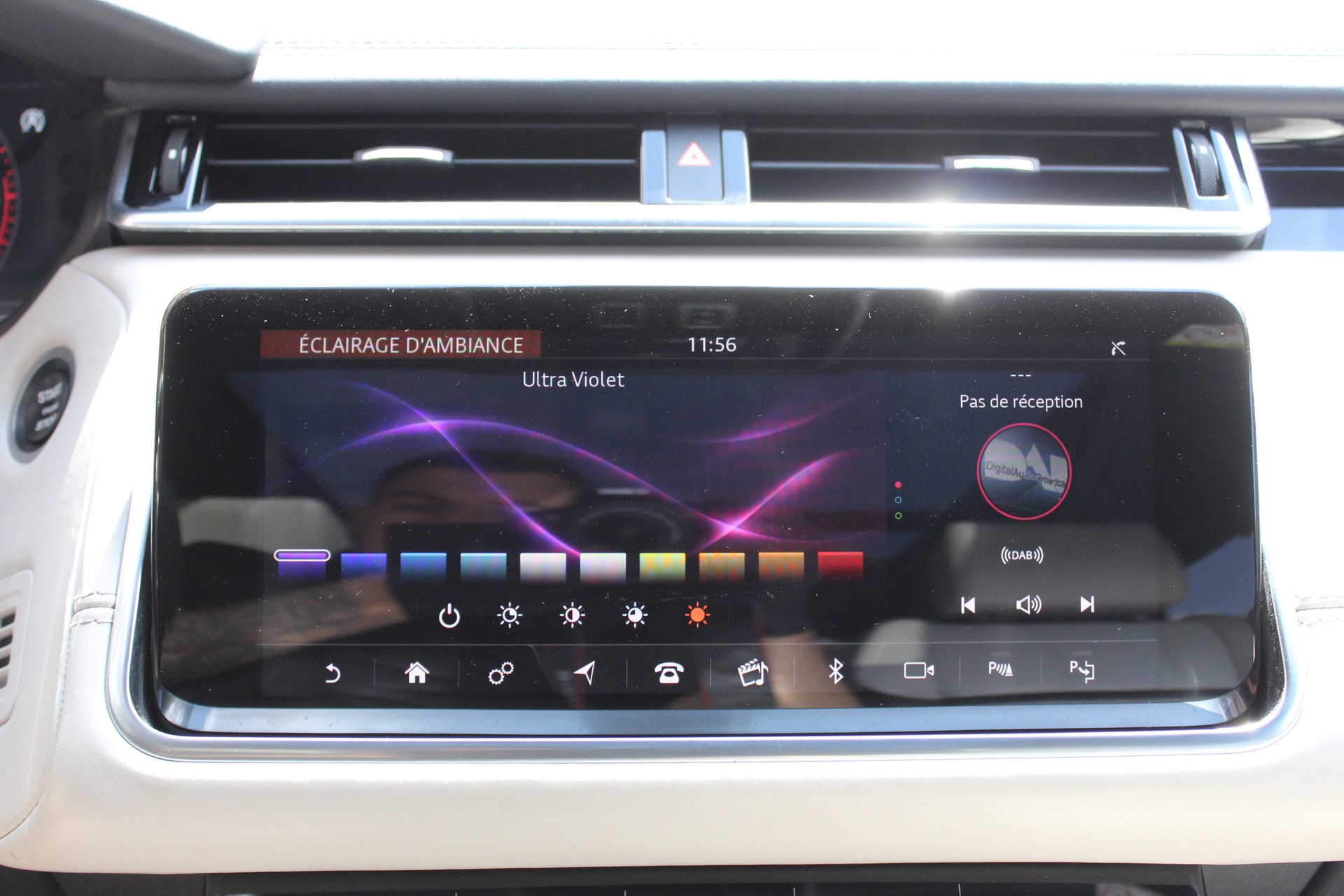 LAND ROVER Range Rover Velar D 300 First Edition Automatic - "Toit Ouvrant * Son Meridian * 8 Roues * Sièges Electriques avec Mémoire"-image-23