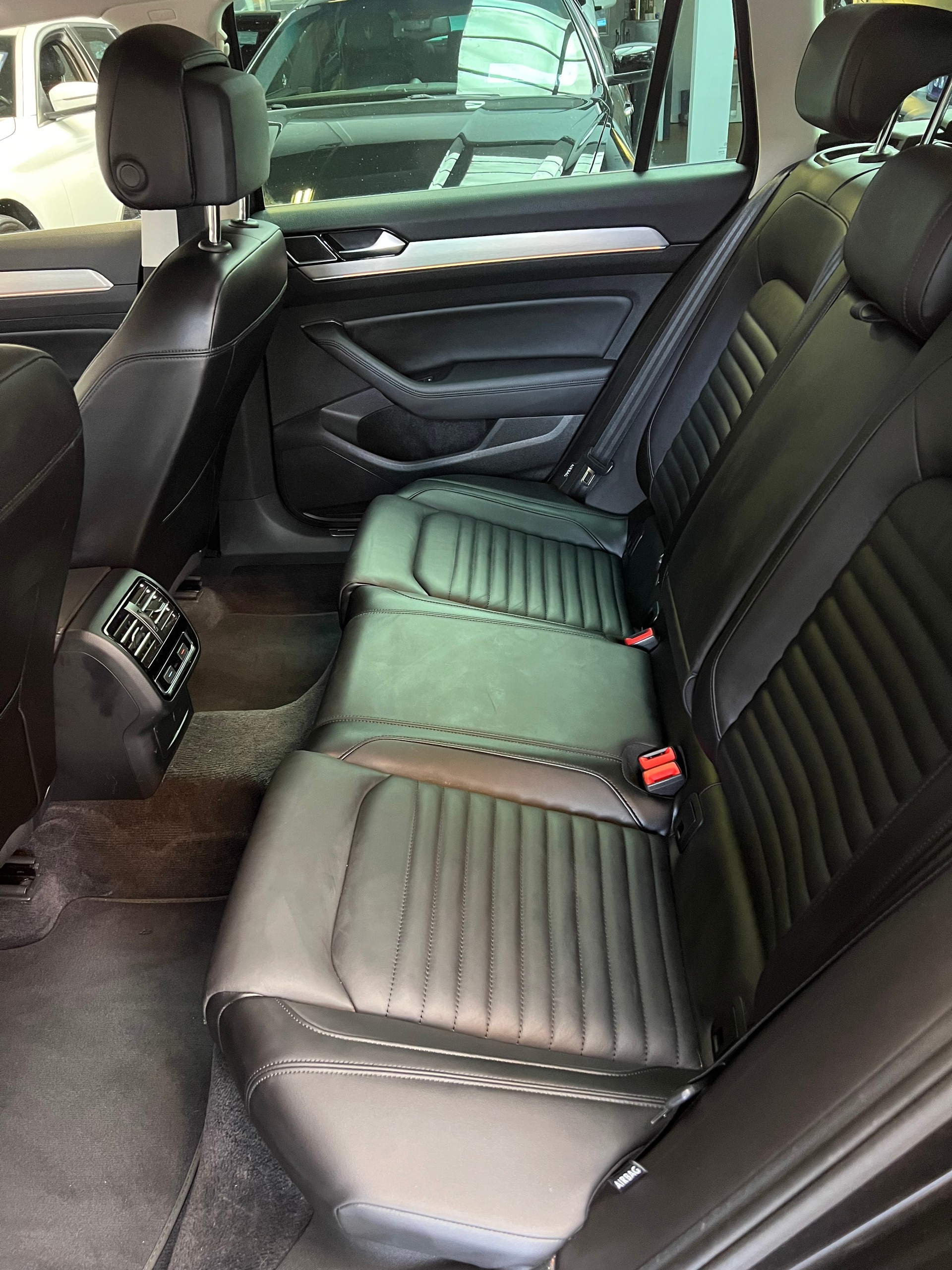 VW Passat Variant 1.8 TSI BMT Highline DSG-image-9