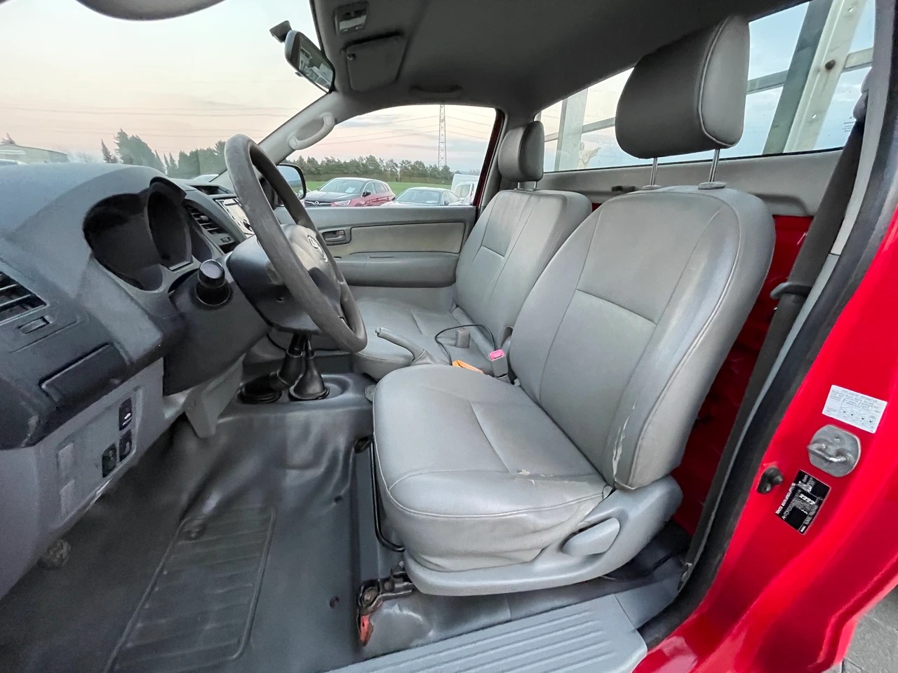 TOYOTA Hilux 4x4 SingleCab LineaTerra-image-10
