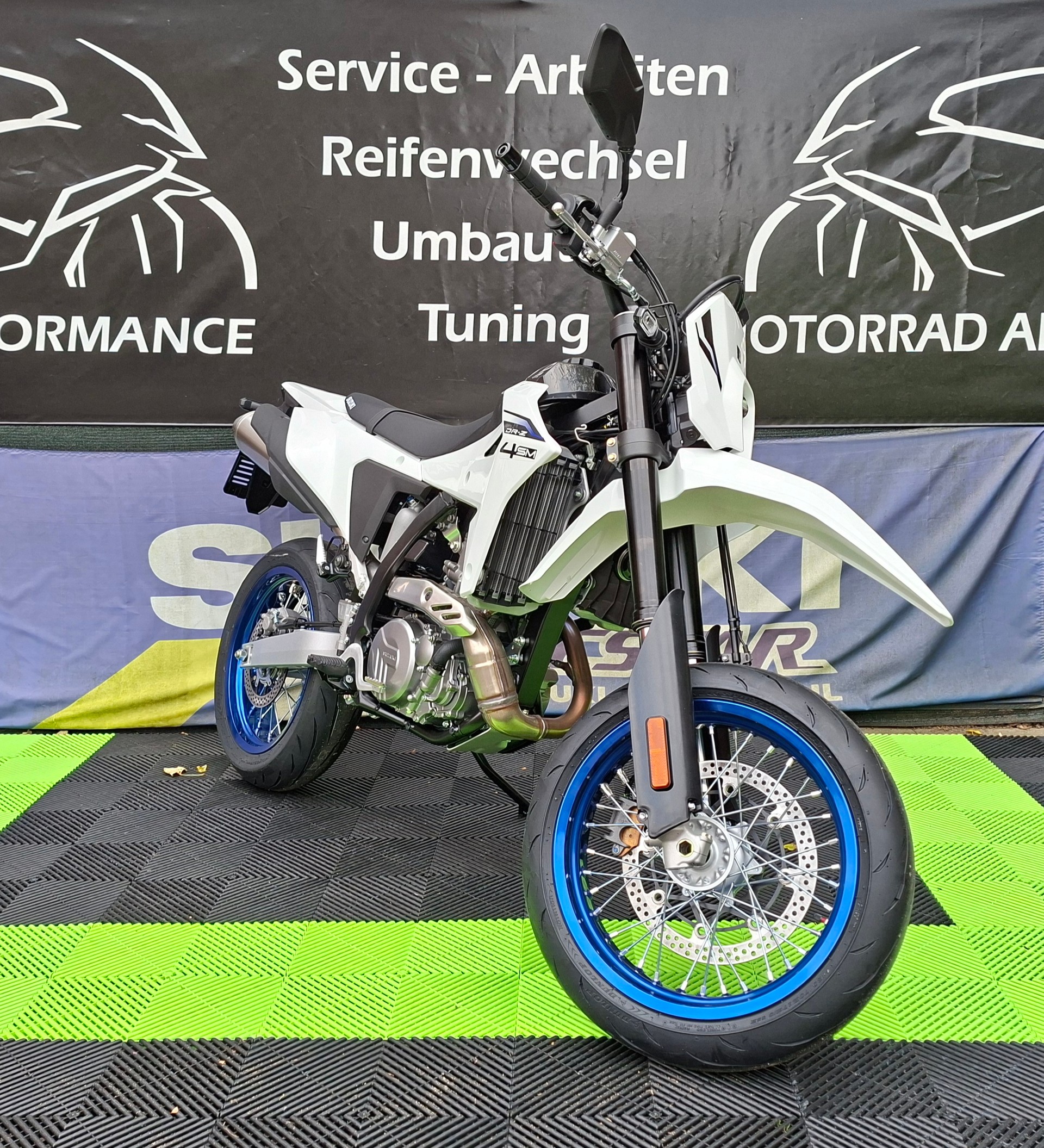 SUZUKI DRZ-4SM-image-2