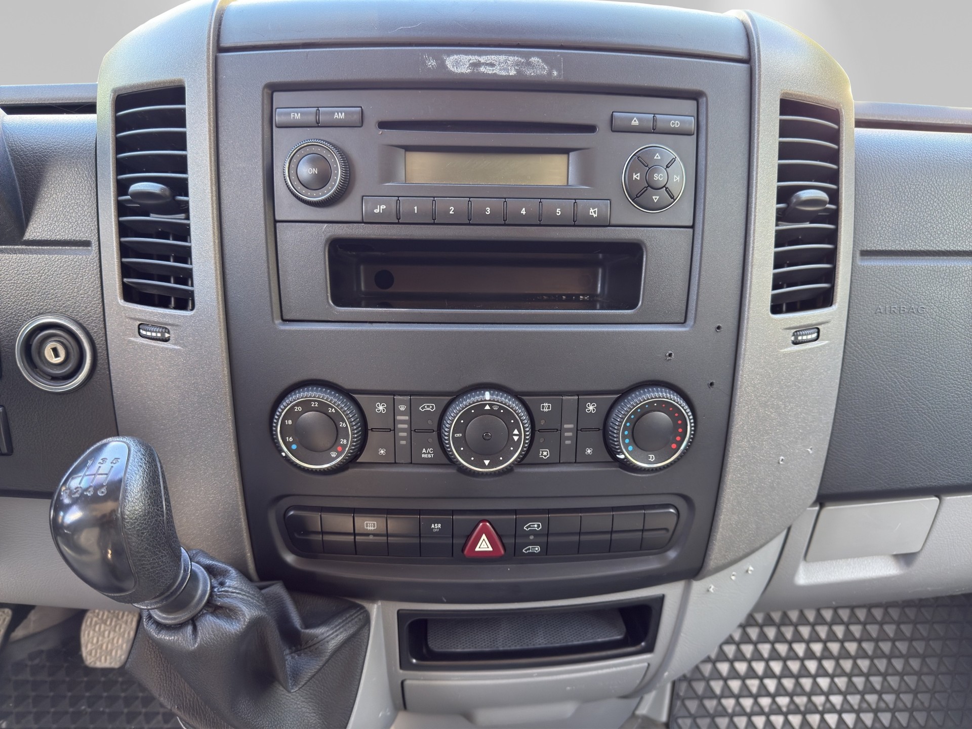 VW Crafter 35 2.5 TDI 109 PS-image-10