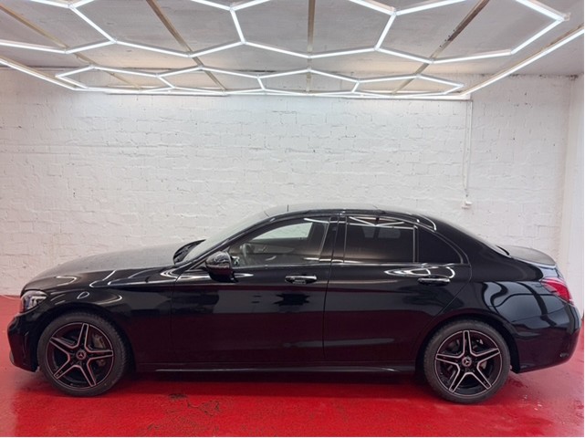 MERCEDES-BENZ C 200 4Matic AMG Line 9G-Tronic-showroom-element-3