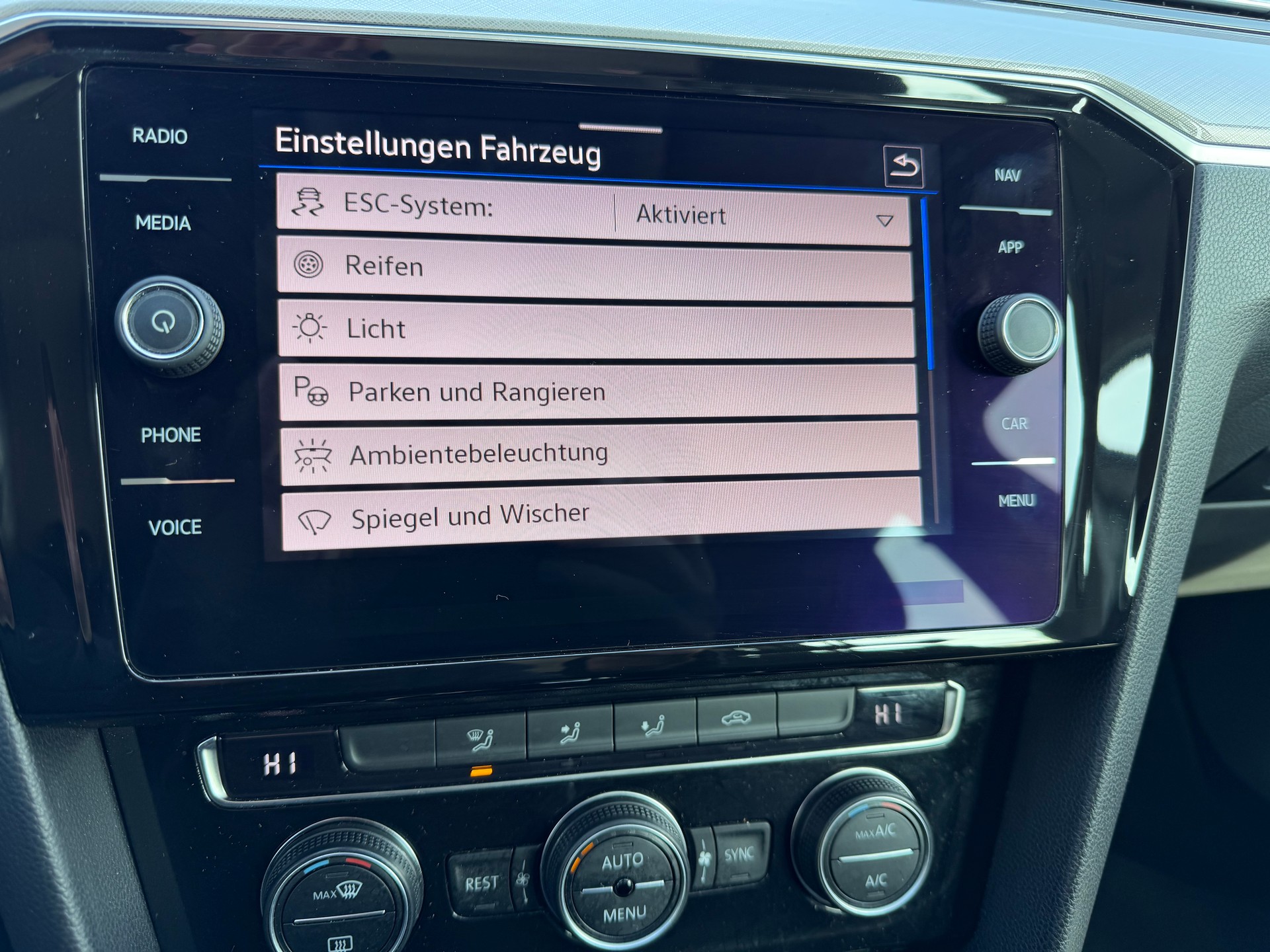 VW Passat 2.0 TDI BMT Business 4Motion DSG-image-10