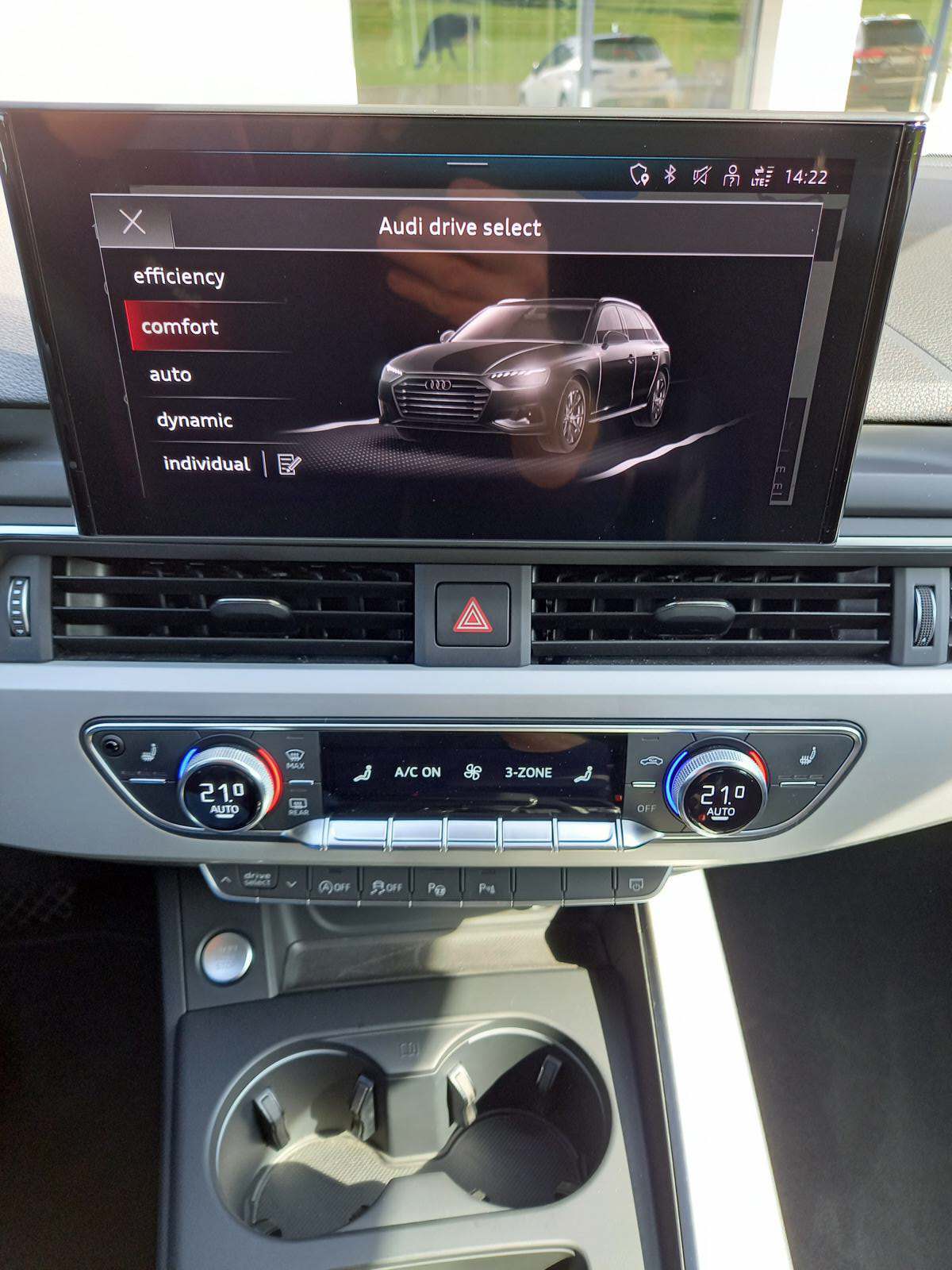 AUDI A4 Avant 40 TDI quattro S-tronic-image-8