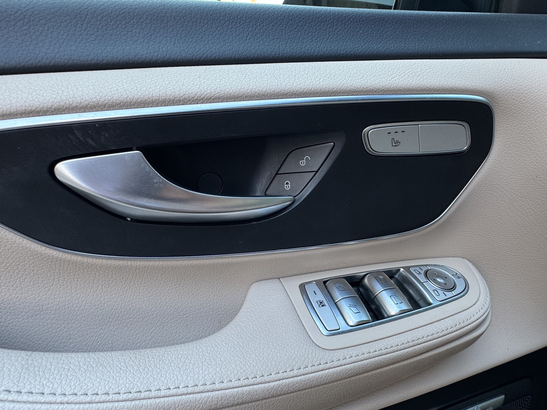 MERCEDES-BENZ V 300 d lang Avantgarde 4 Matic-image-10