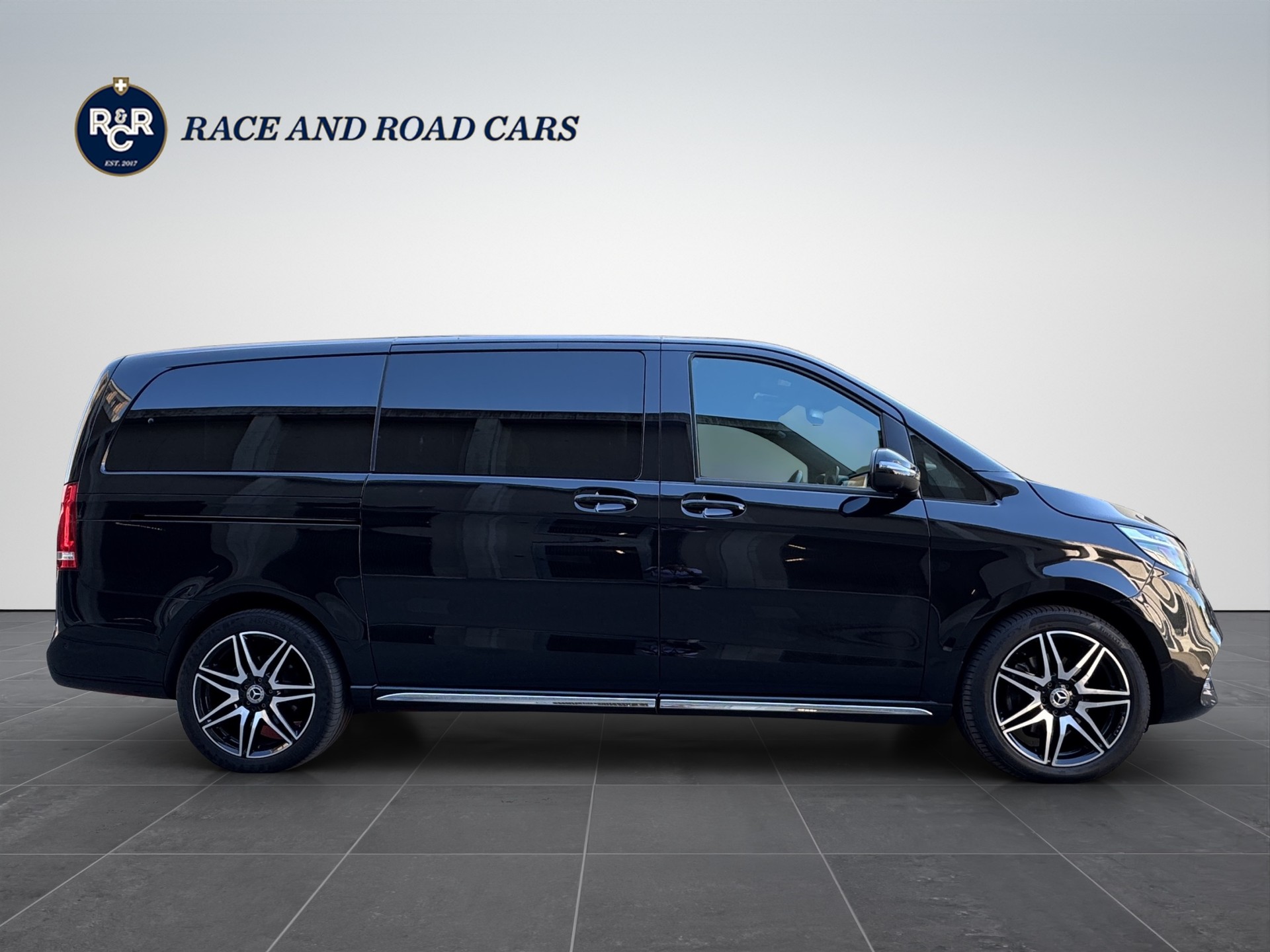 MERCEDES-BENZ V 300 d lang Avantgarde 4 Matic-showroom-element-3