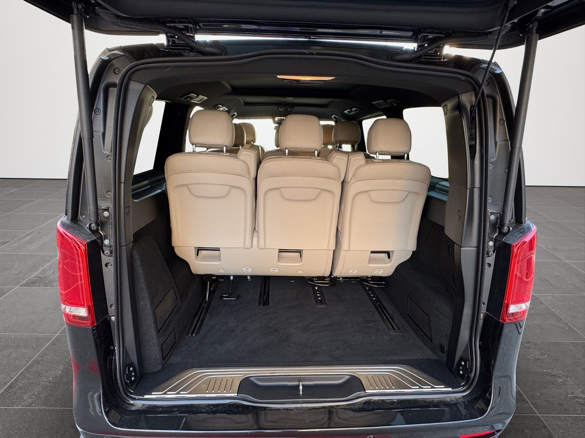 MERCEDES-BENZ V 300 d lang Avantgarde 4 Matic-image-26