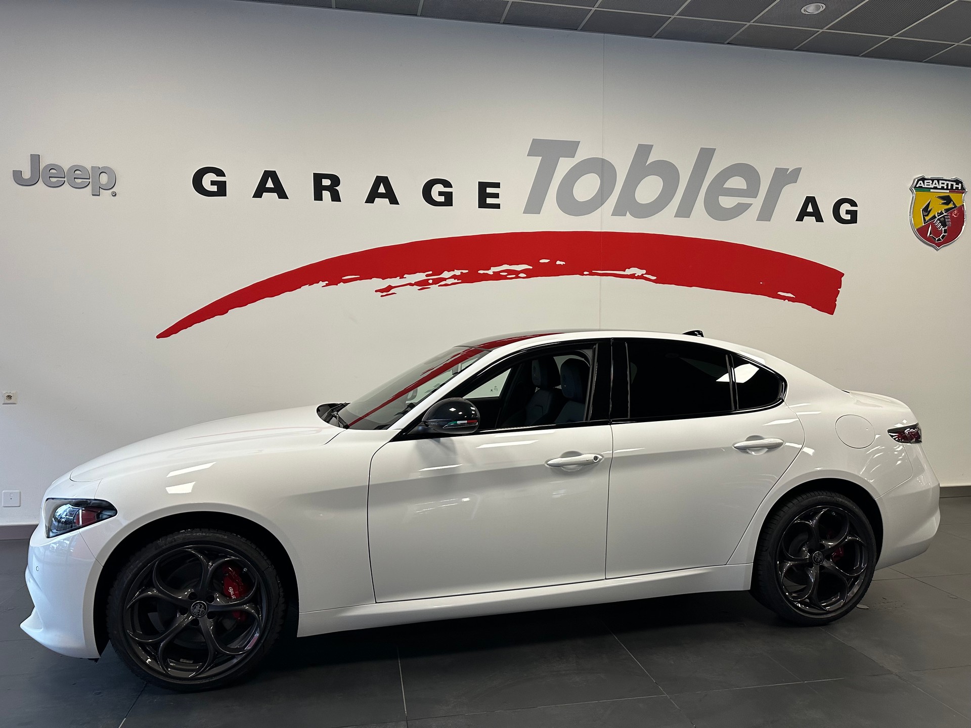 ALFA ROMEO Giulia 2.0 Tributo Italiano Q4 AT8-showroom-element-1