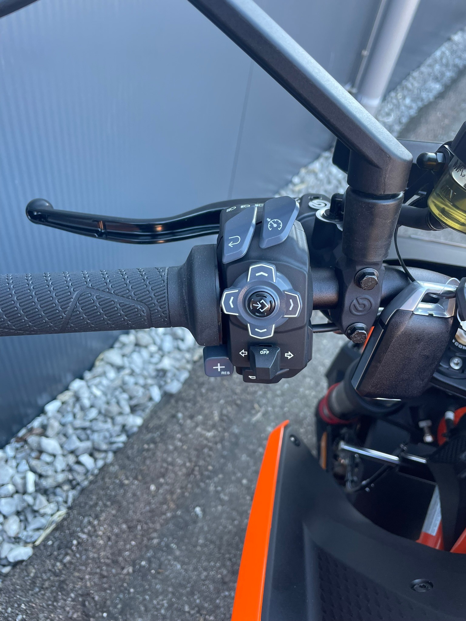 KTM 1390 Super Duke R-image-7