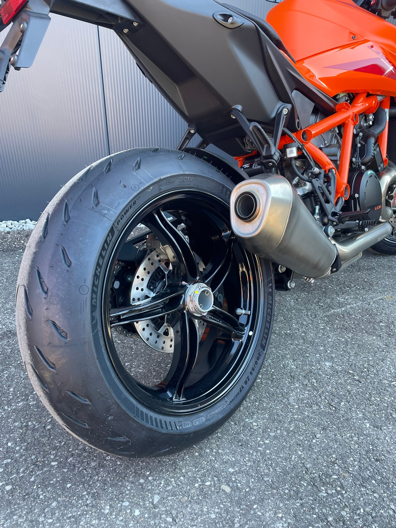 KTM 1390 Super Duke R-image-3