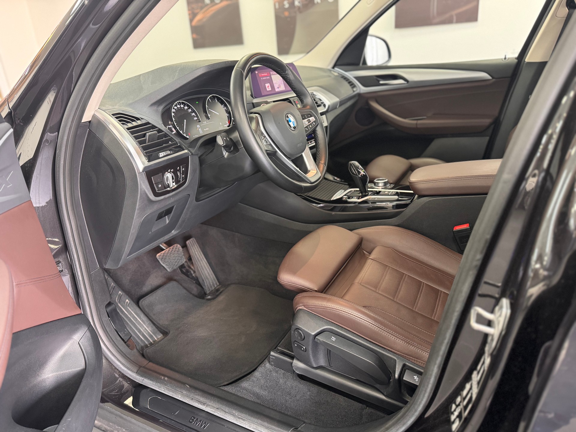 BMW X3 xDrive 48V 20d Steptronic *Leder Vernasca Braun / Live Cockpit / Apple Carplay / Akustikglas*-image-6