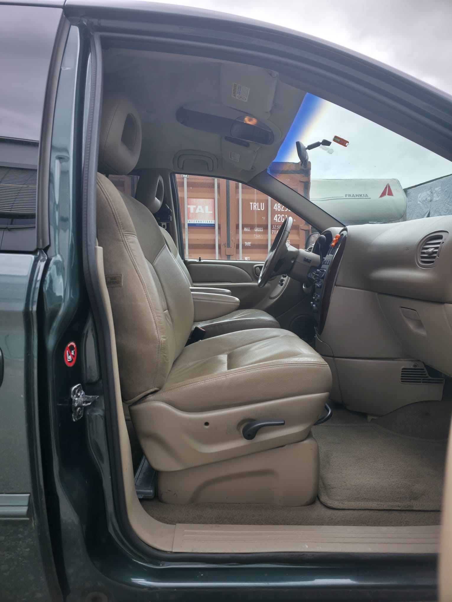 CHRYSLER Voyager 3.3 LX-image-7