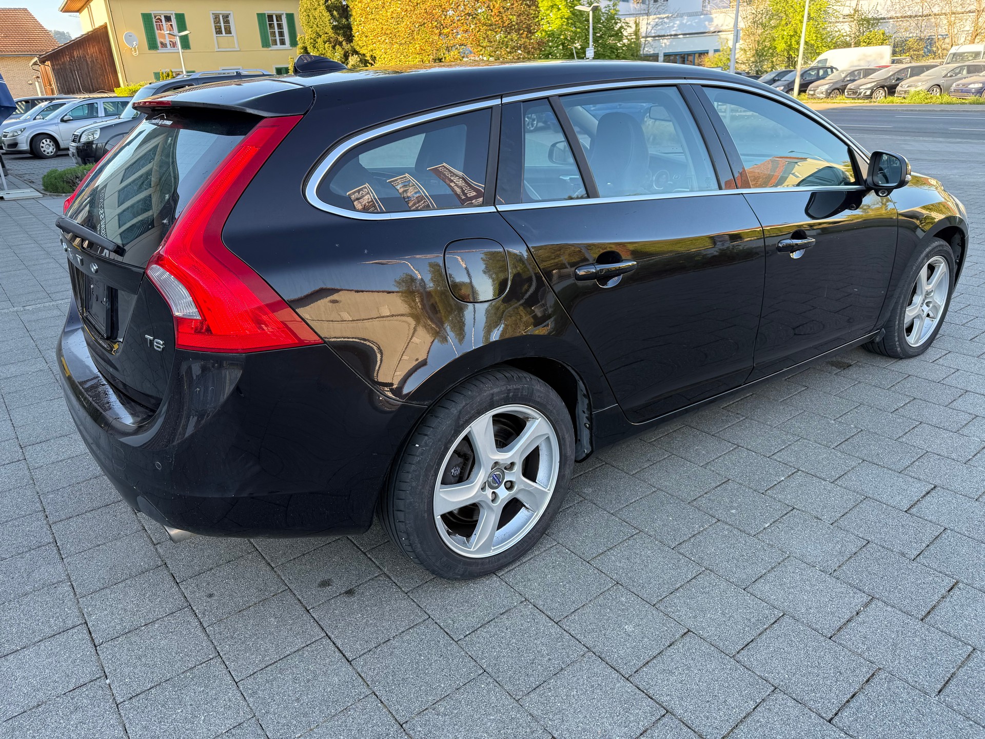 VOLVO V60 T6 AWD Kinetic Geartronic-image-5