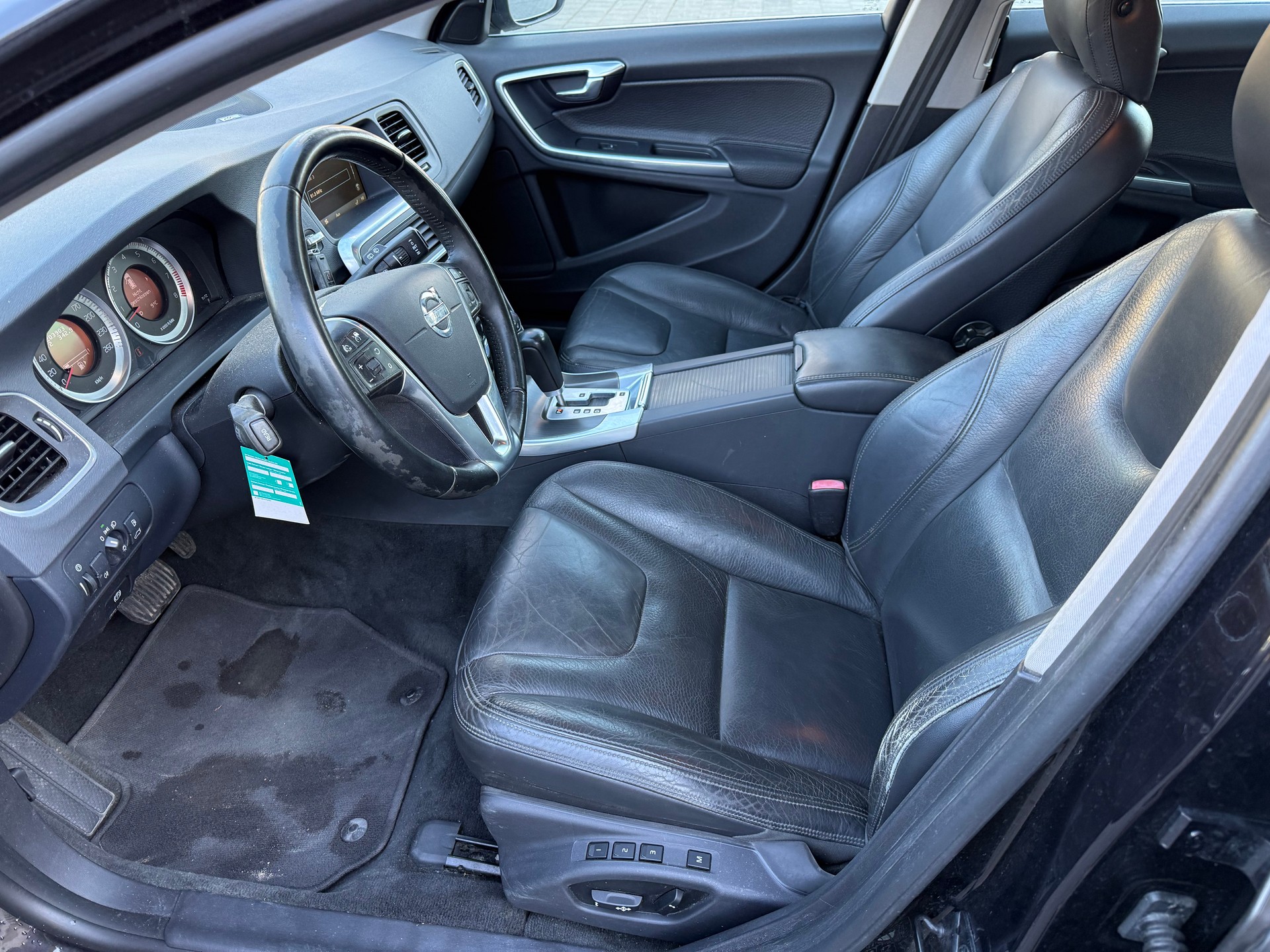 VOLVO V60 T6 AWD Kinetic Geartronic-image-9