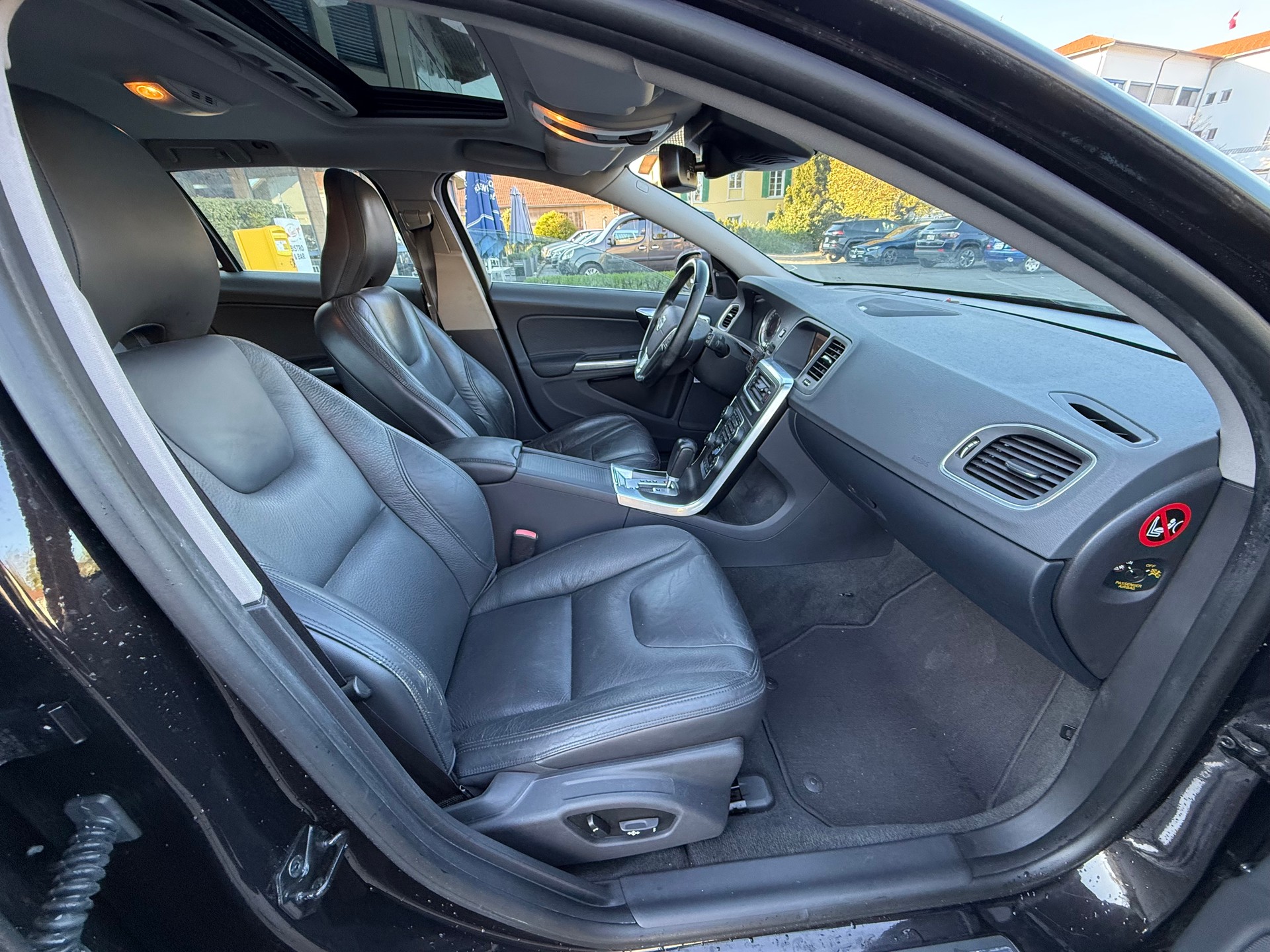 VOLVO V60 T6 AWD Kinetic Geartronic-image-7