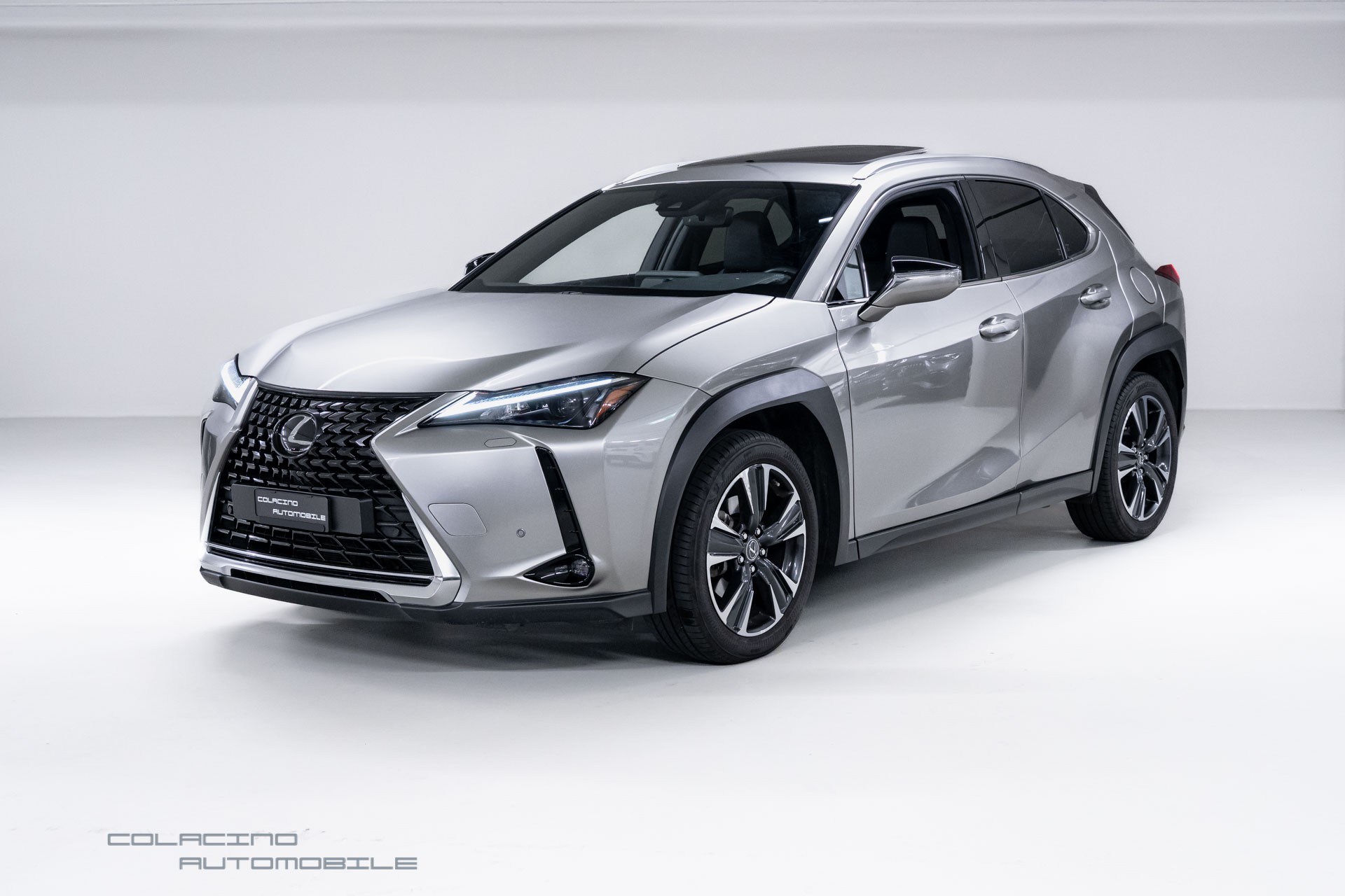 LEXUS UX 250h E-Four Business