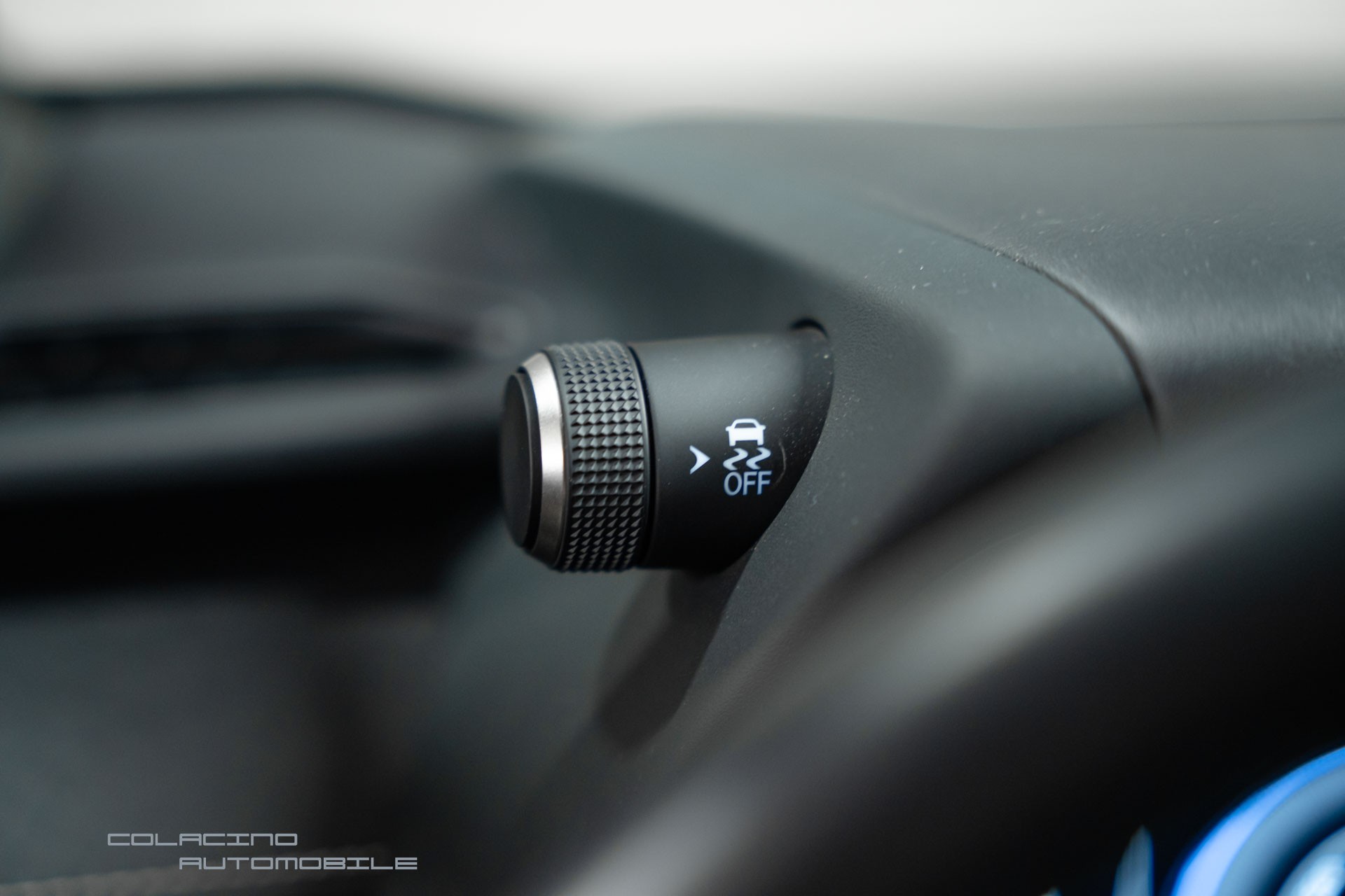 LEXUS UX 250h E-Four Business-image-27