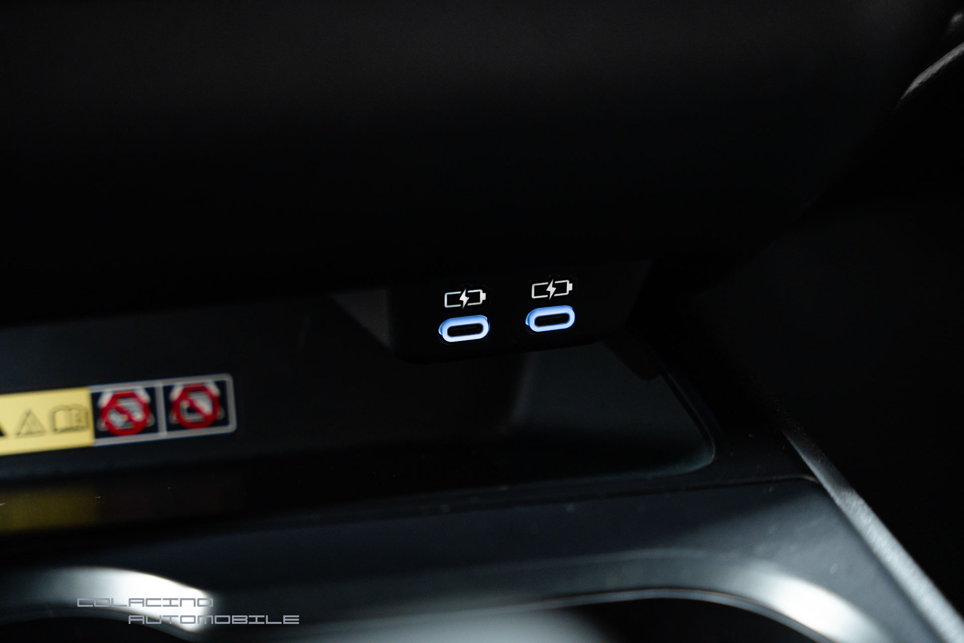 LEXUS UX 250h E-Four Business-image-23