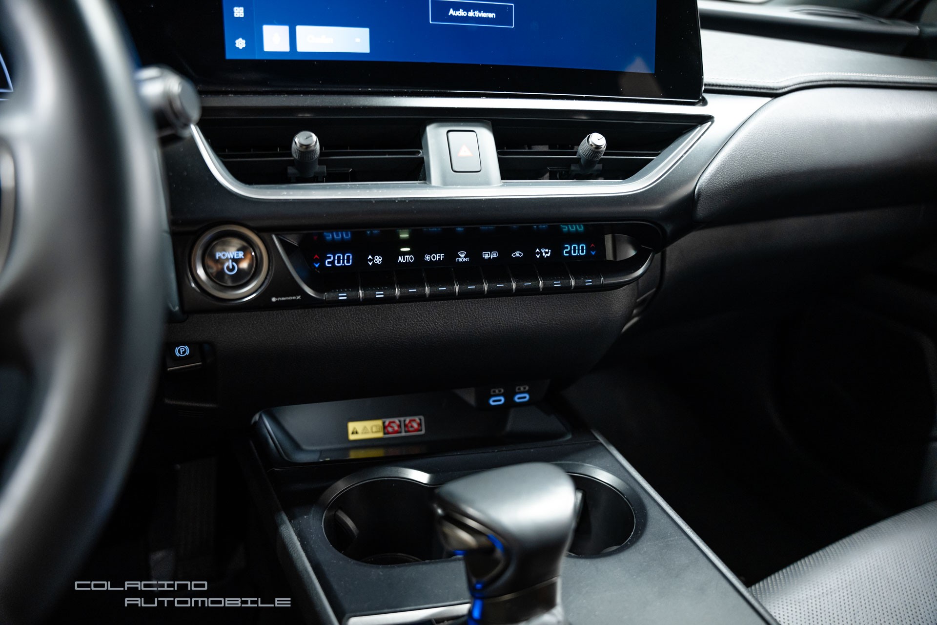 LEXUS UX 250h E-Four Business-image-22