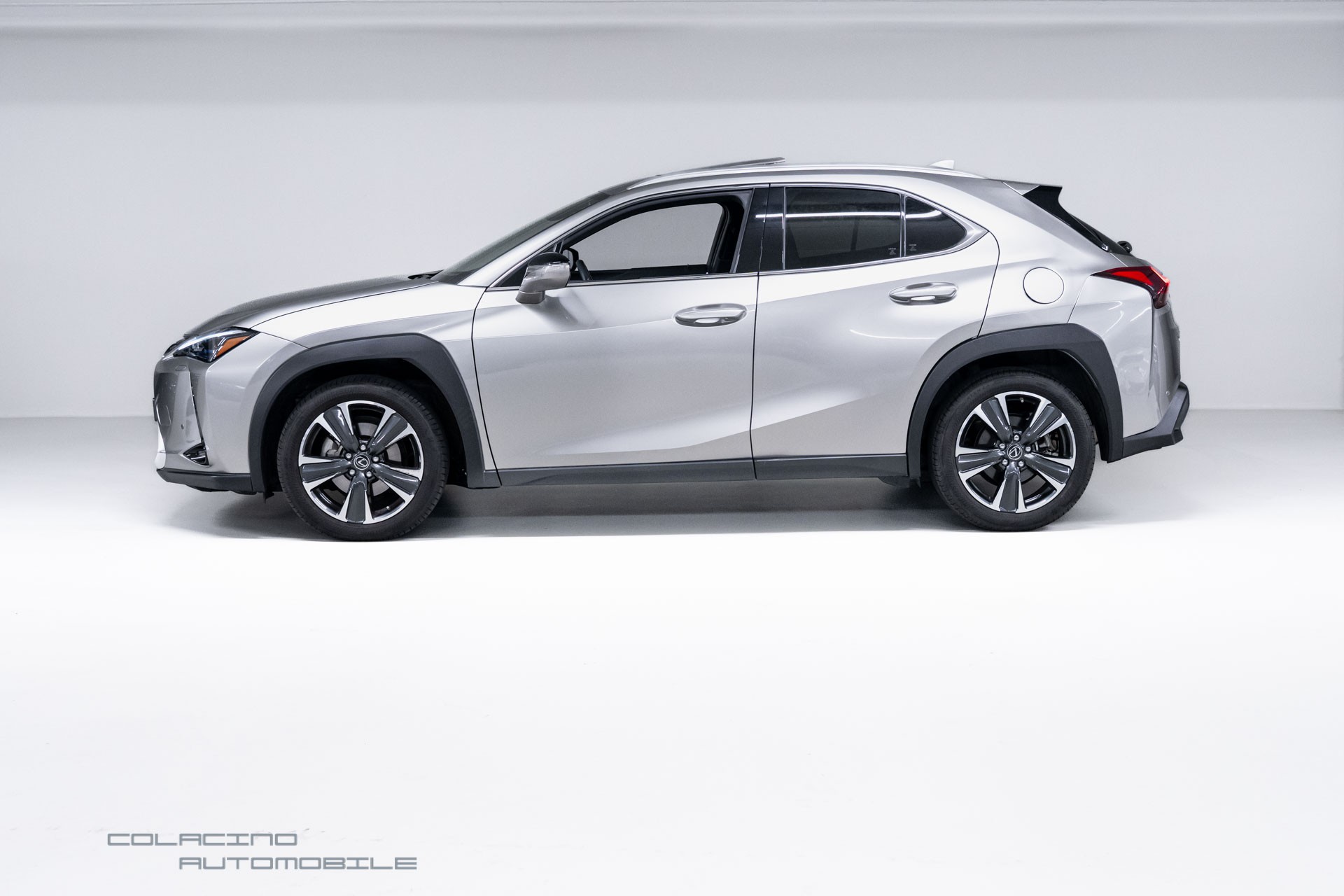 LEXUS UX 250h E-Four Business-image-6