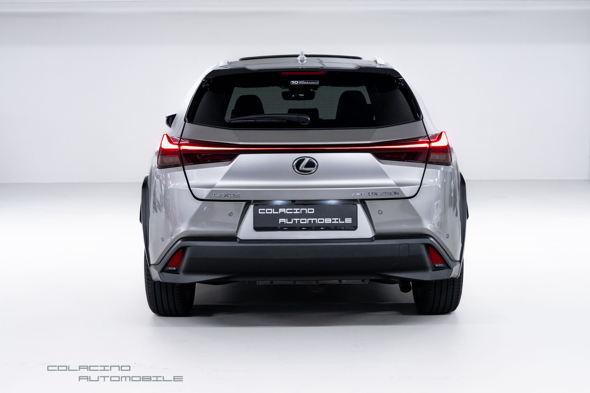 LEXUS UX 250h E-Four Business-image-5