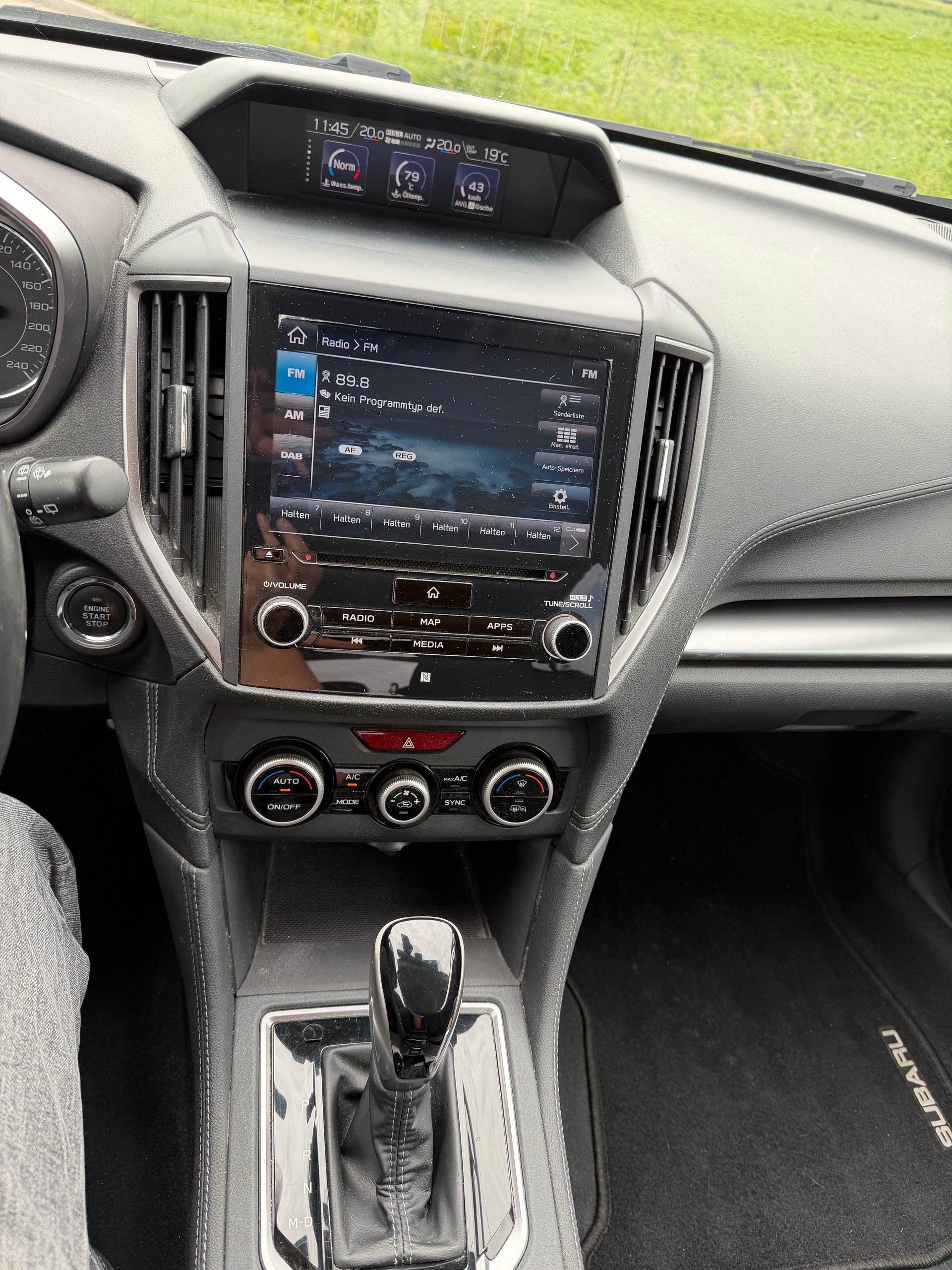 SUBARU Impreza 2.0 Luxury AWD Lineartronic-image-13