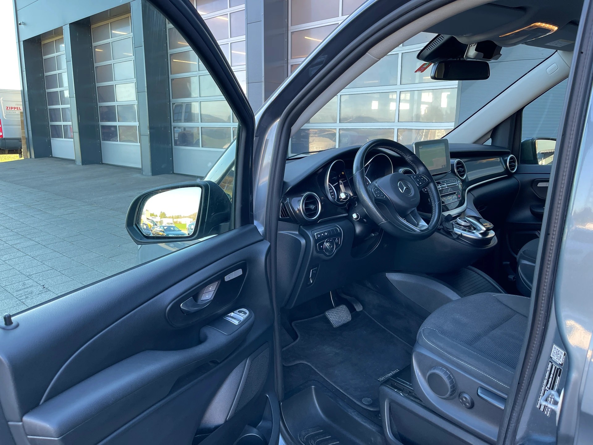 MERCEDES-BENZ V 250 d lang 4Matic 7G-Tronic-image-6