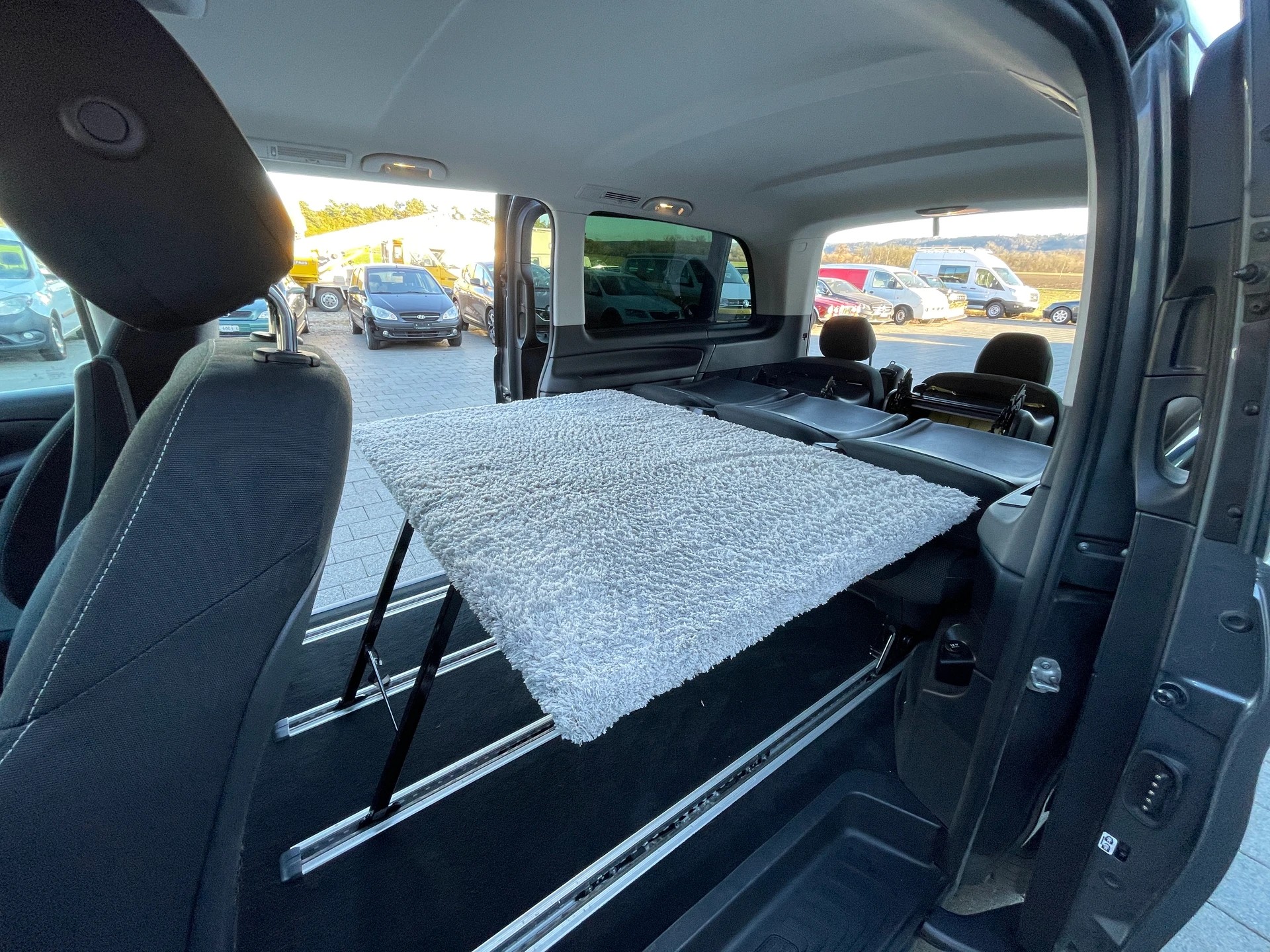 MERCEDES-BENZ V 250 d lang 4Matic 7G-Tronic-image-12
