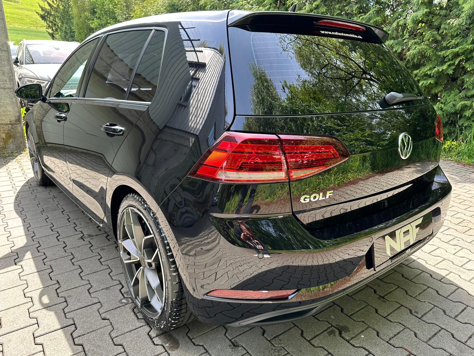 VW Golf 1.0 TSI Trendline-showroom-element-2