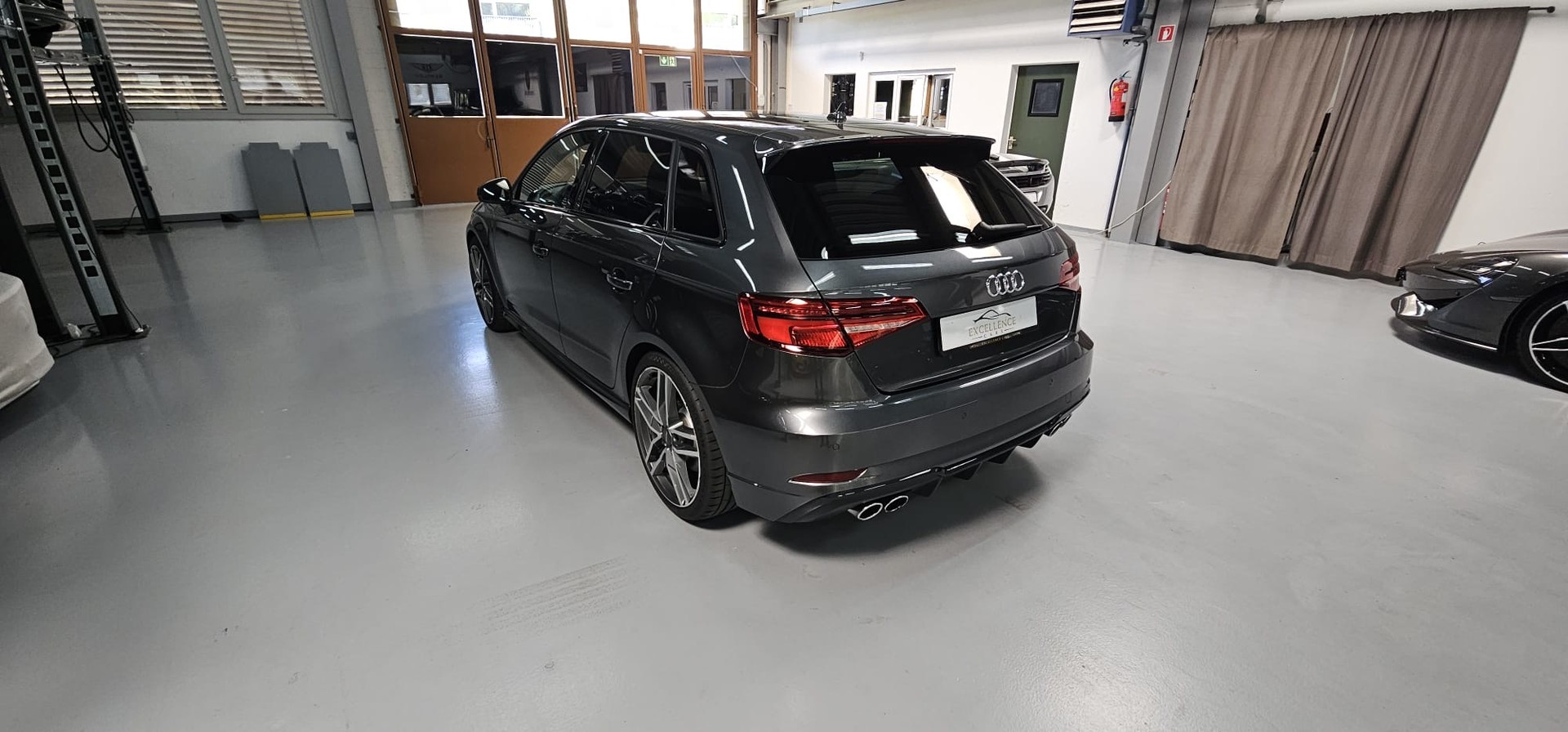 AUDI S3 Sportback 2.0 TFSI quattro S-tronic-showroom-element-3