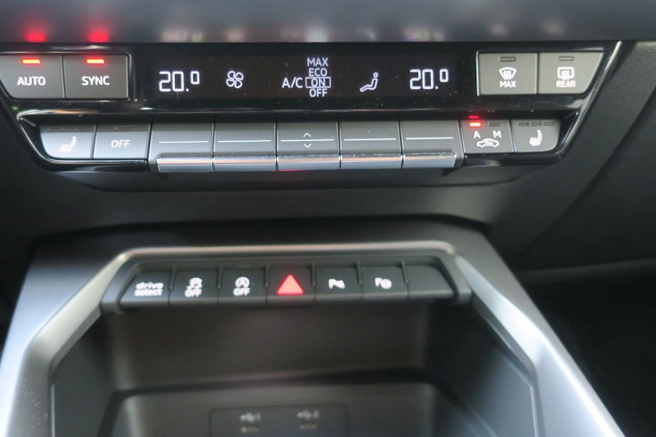 AUDI A3 Sportback 40 TFSI S line quattro S-tronic-image-10