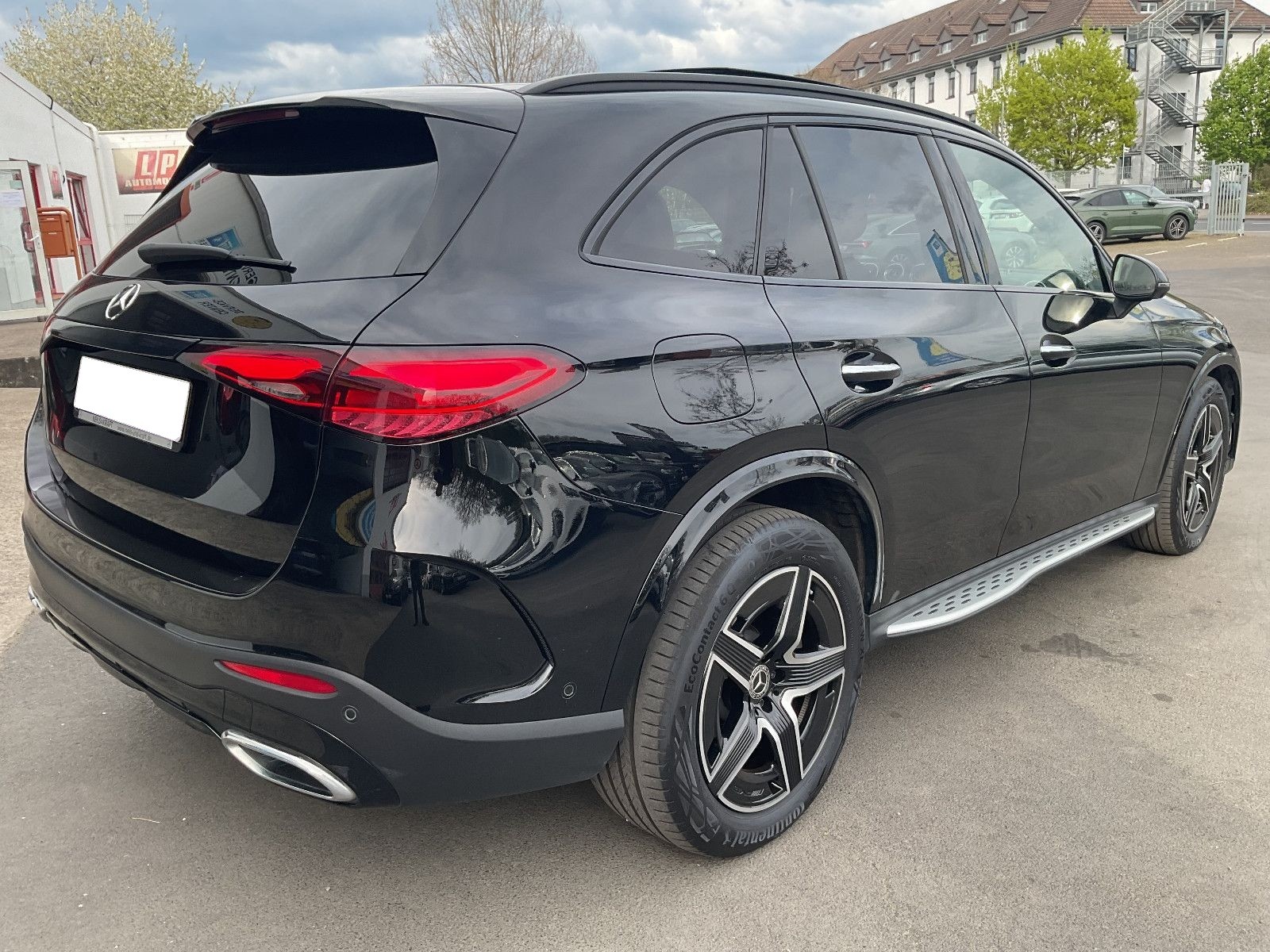 MERCEDES-BENZ GLC 300 e 4Matic 9G-Tronic-showroom-element-2