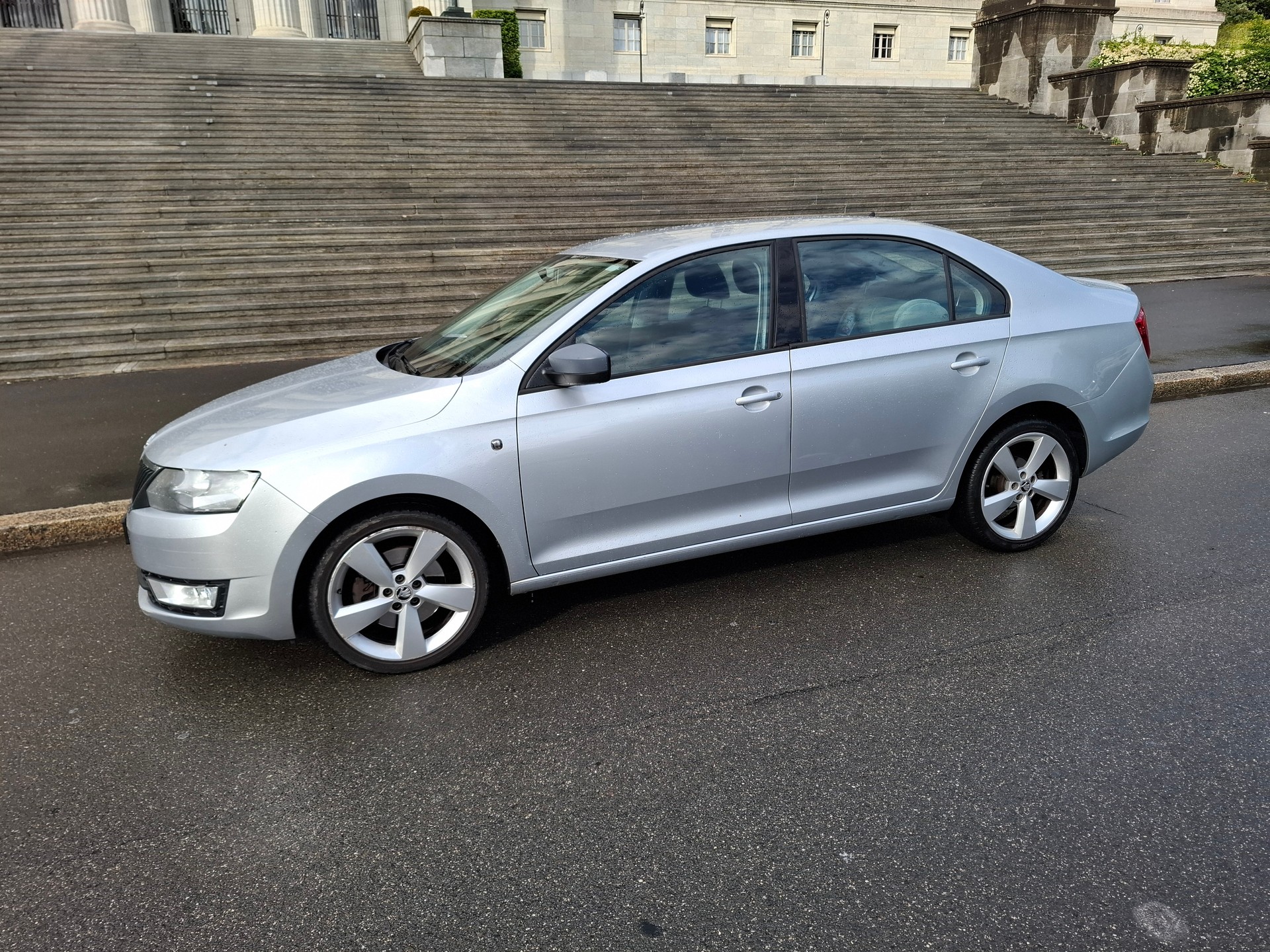 SKODA 1.4 TSI Active DSG-image-1