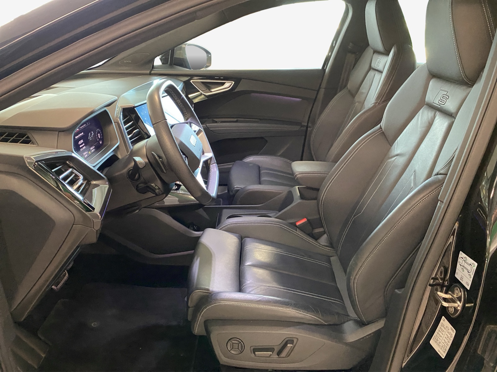 AUDI Q4 e-tron 40-image-8