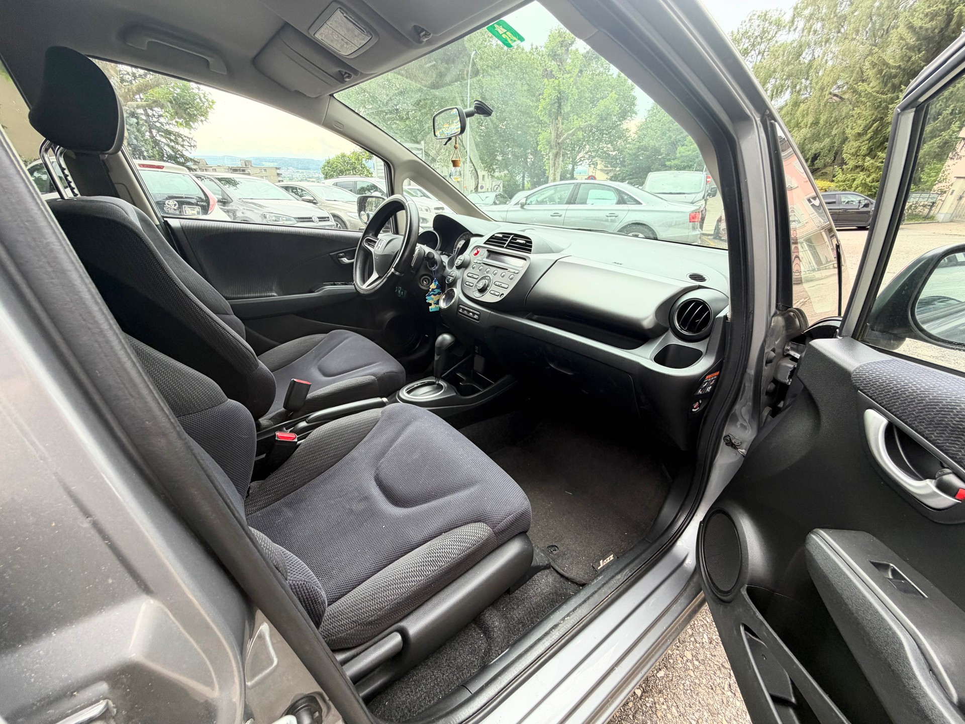HONDA Jazz 1.3i Hybrid Exclusive CVT-image-12