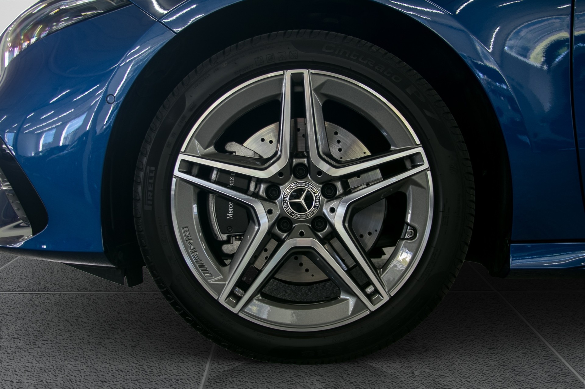 MERCEDES-BENZ A 250 e 8G-DCT-image-16