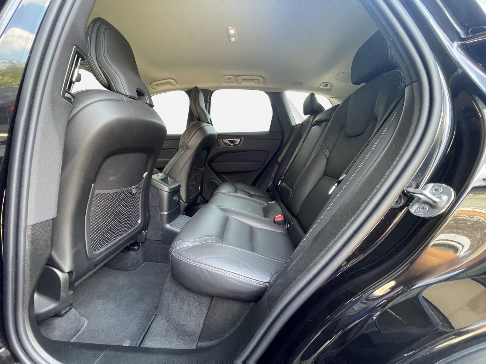 VOLVO XC60 2.0 T6 TE Plus Dark eAWD-image-13