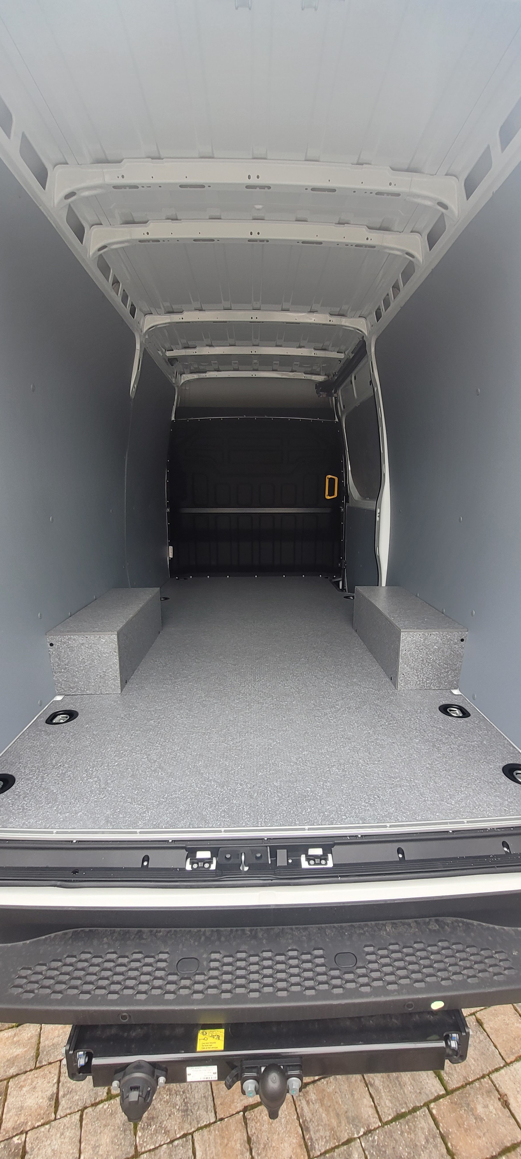 IVECO 35S18V A8 3520L-showroom-element-2