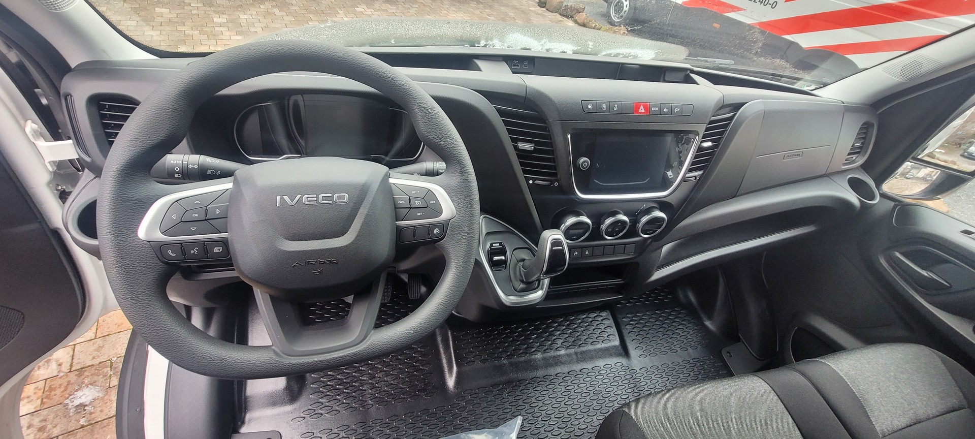 IVECO 35S18V A8 3520L-showroom-element-3