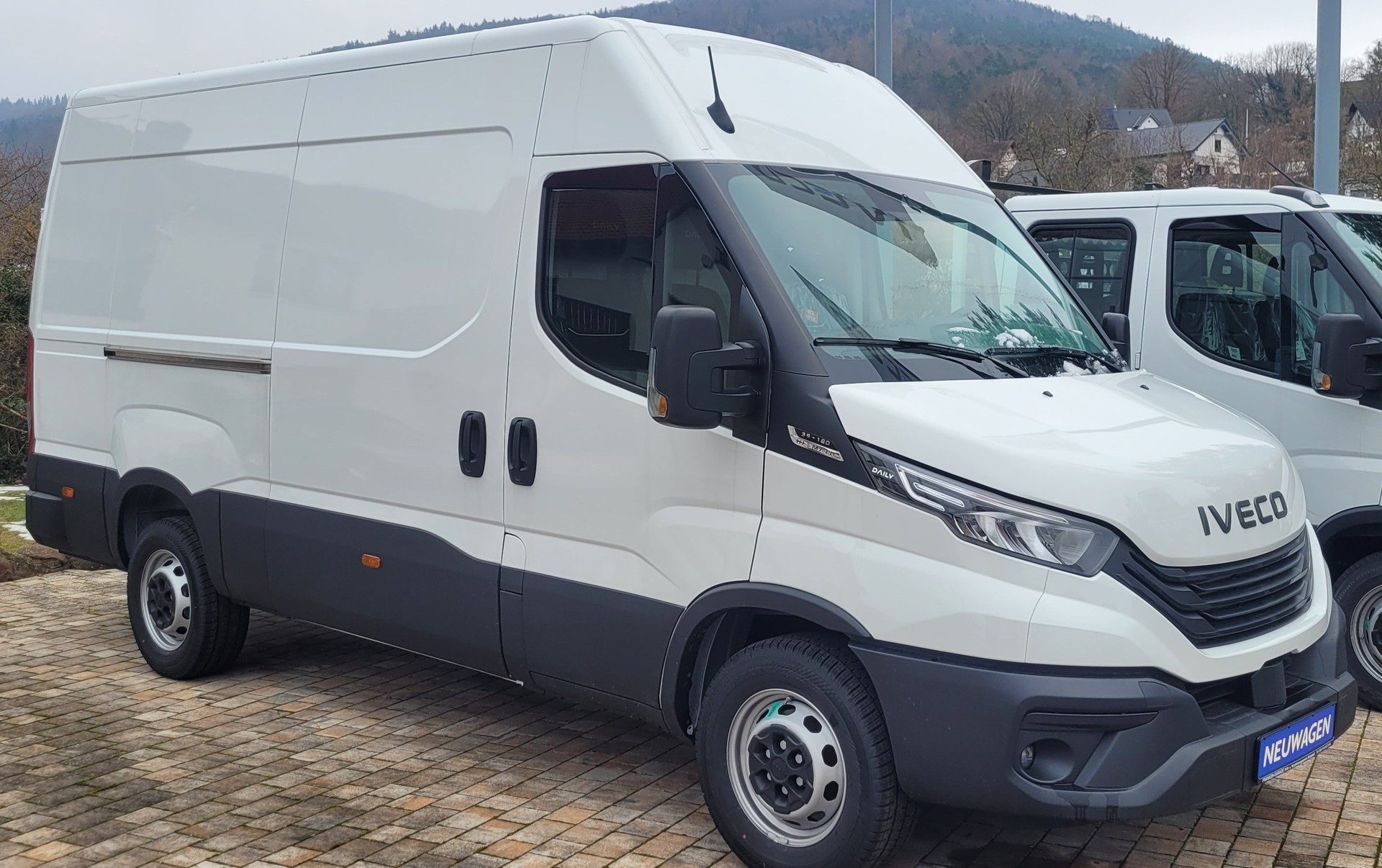 IVECO 35S18V A8 3520L