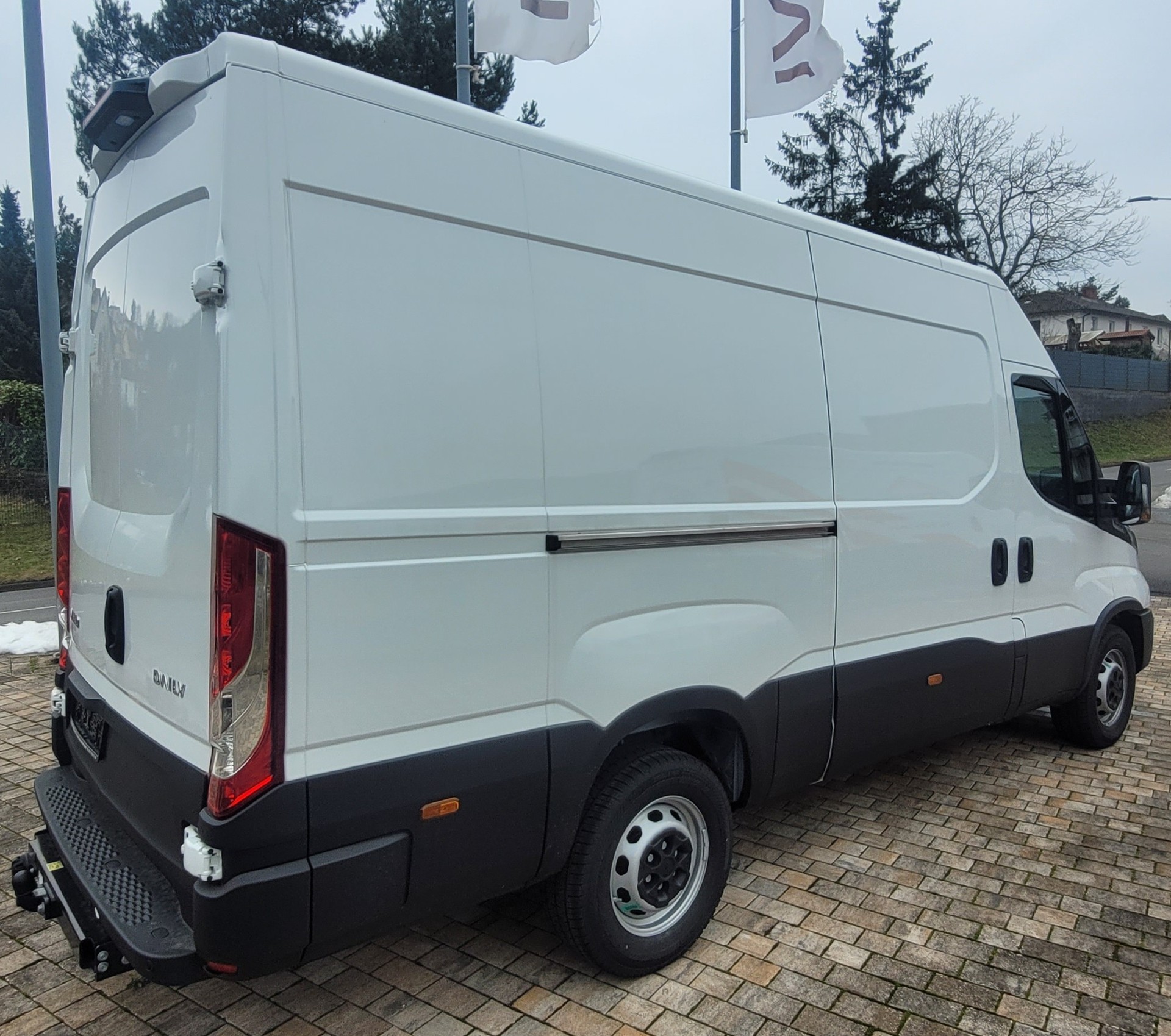 IVECO 35S18V A8 3520L-showroom-element-1