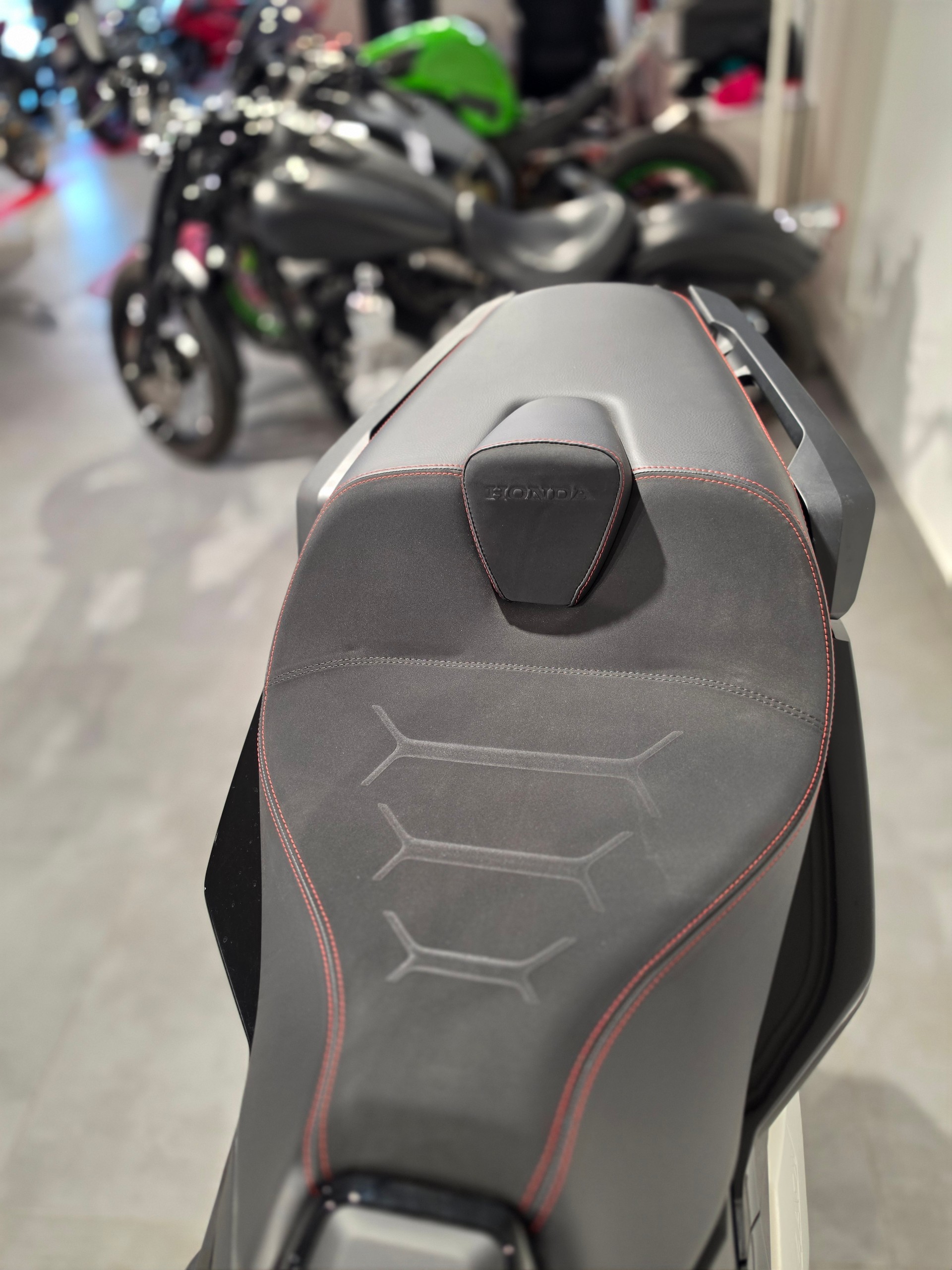 HONDA X-ADV 750-image-13