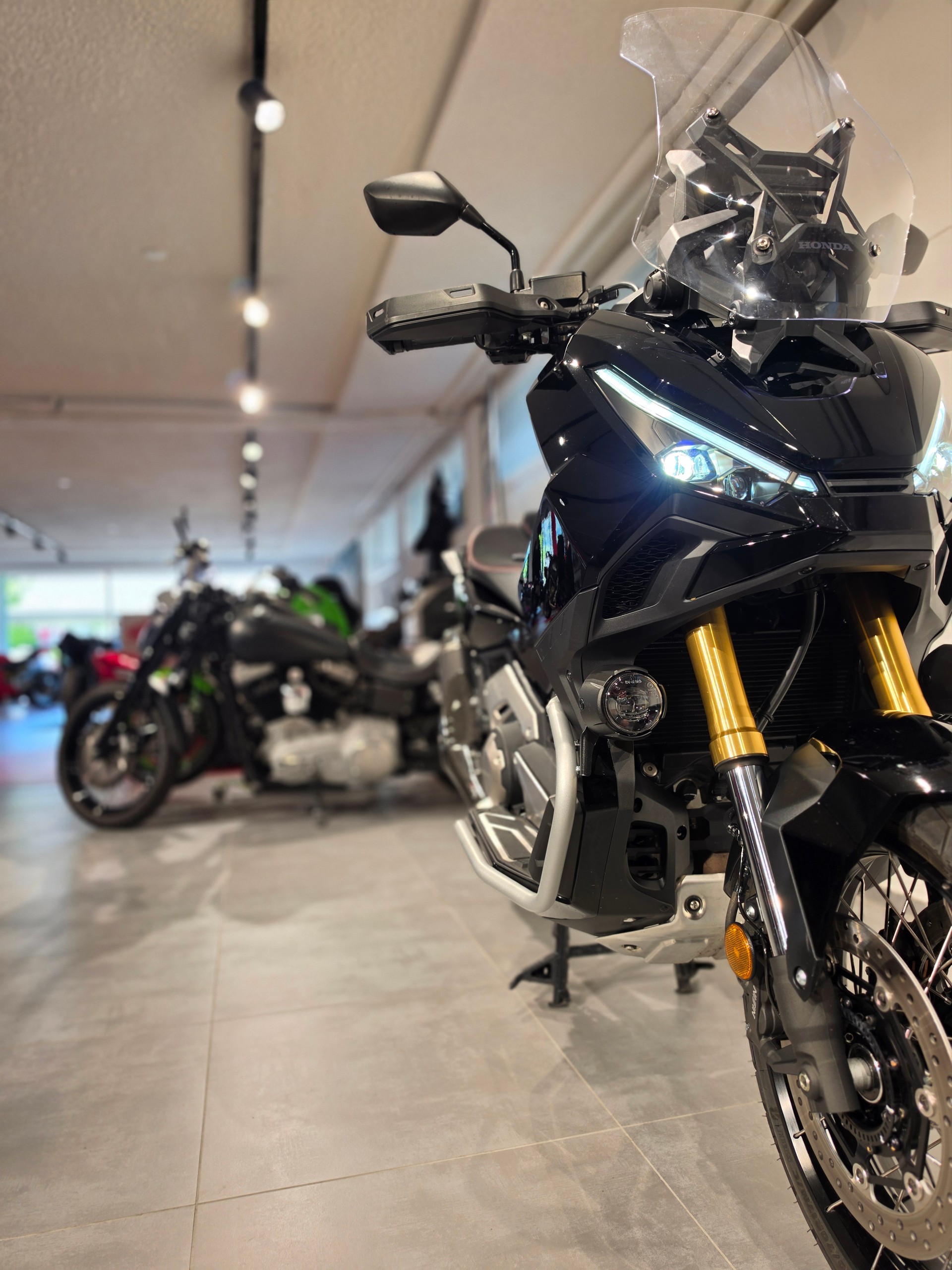 HONDA X-ADV 750-image-2