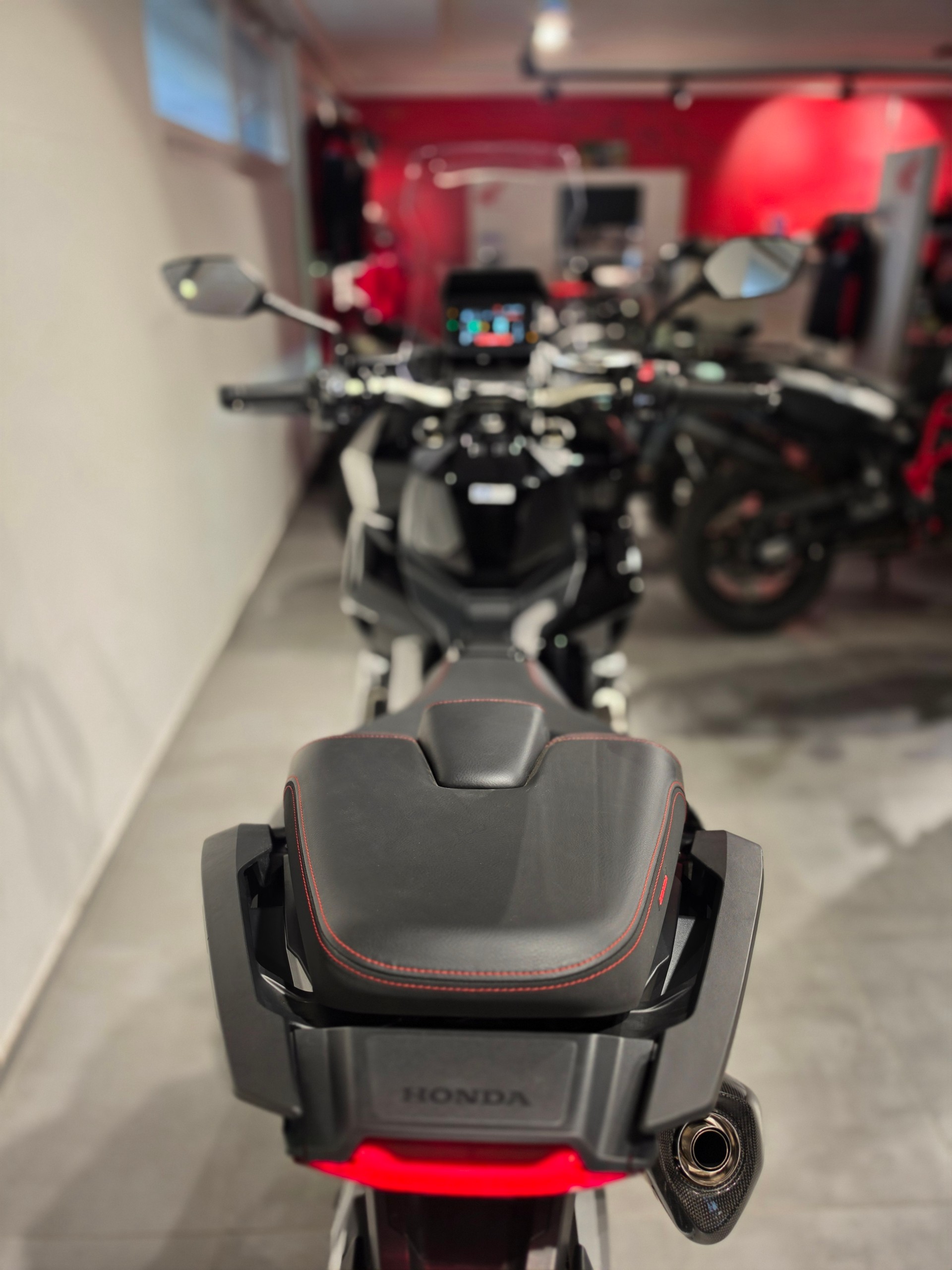 HONDA X-ADV 750-image-9