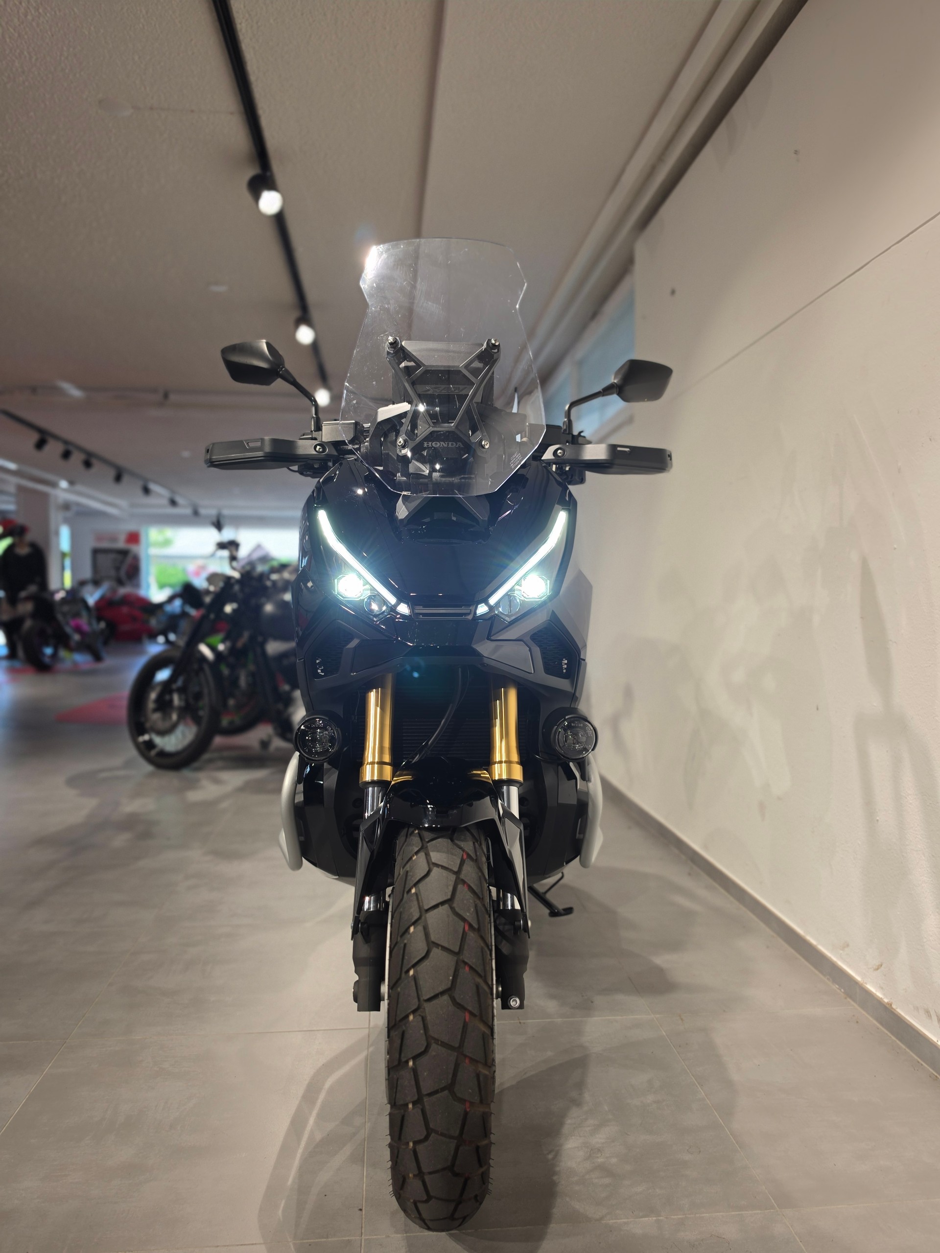 HONDA X-ADV 750-image-1