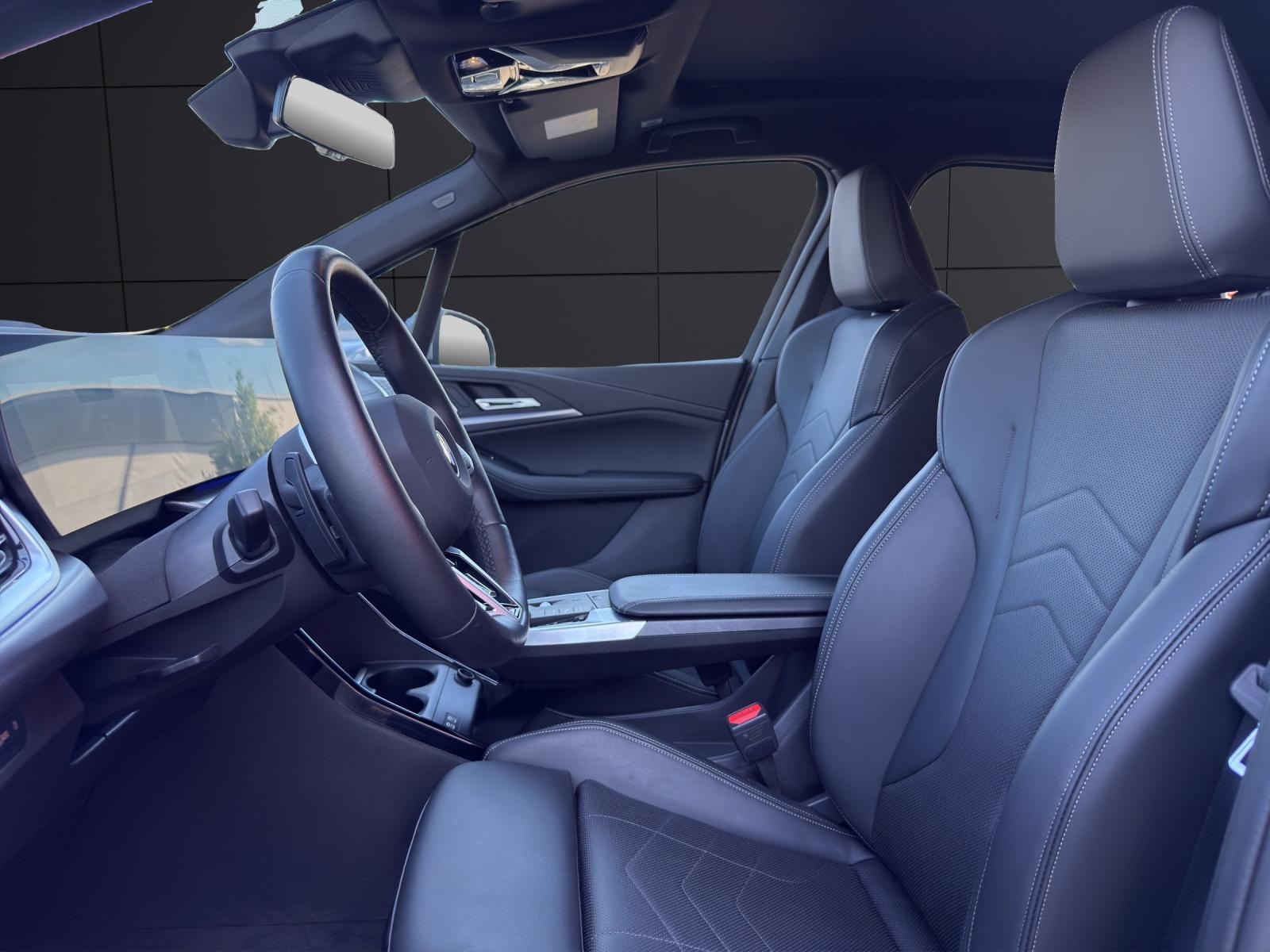 BMW 225e xDrive Active Tourer-showroom-element-1