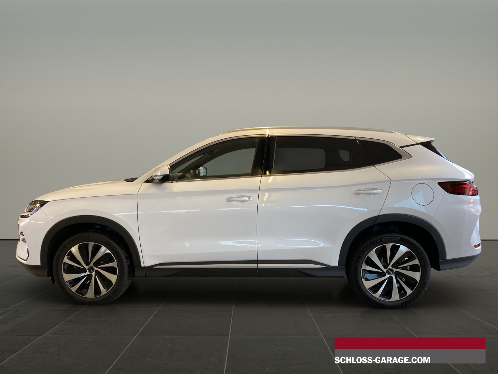 BYD Seal U DM-i Design AWD-showroom-element-2